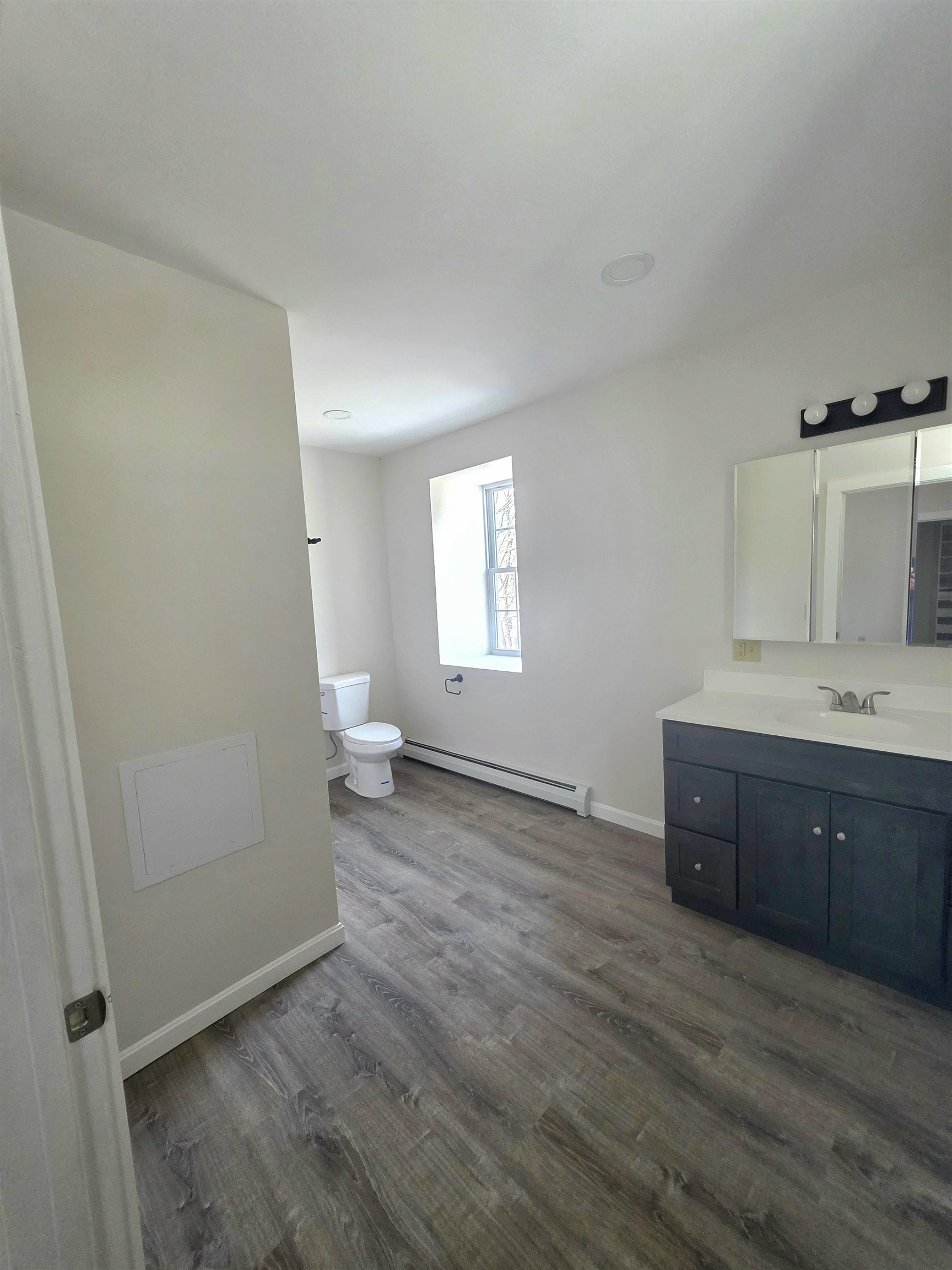 26 Mechanic St, Winchester, NH 03470