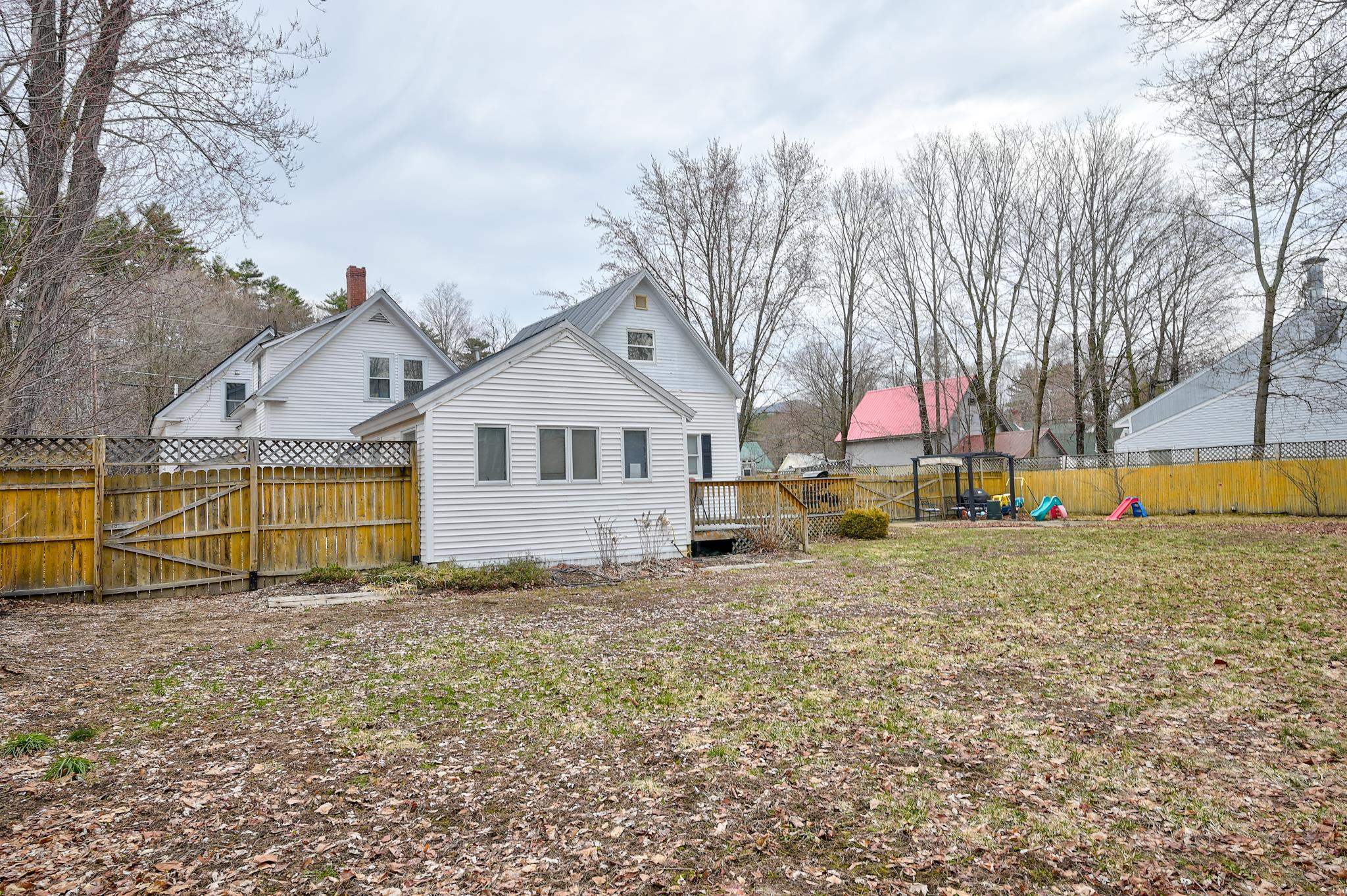 22 Oak St, Conway, NH 03860