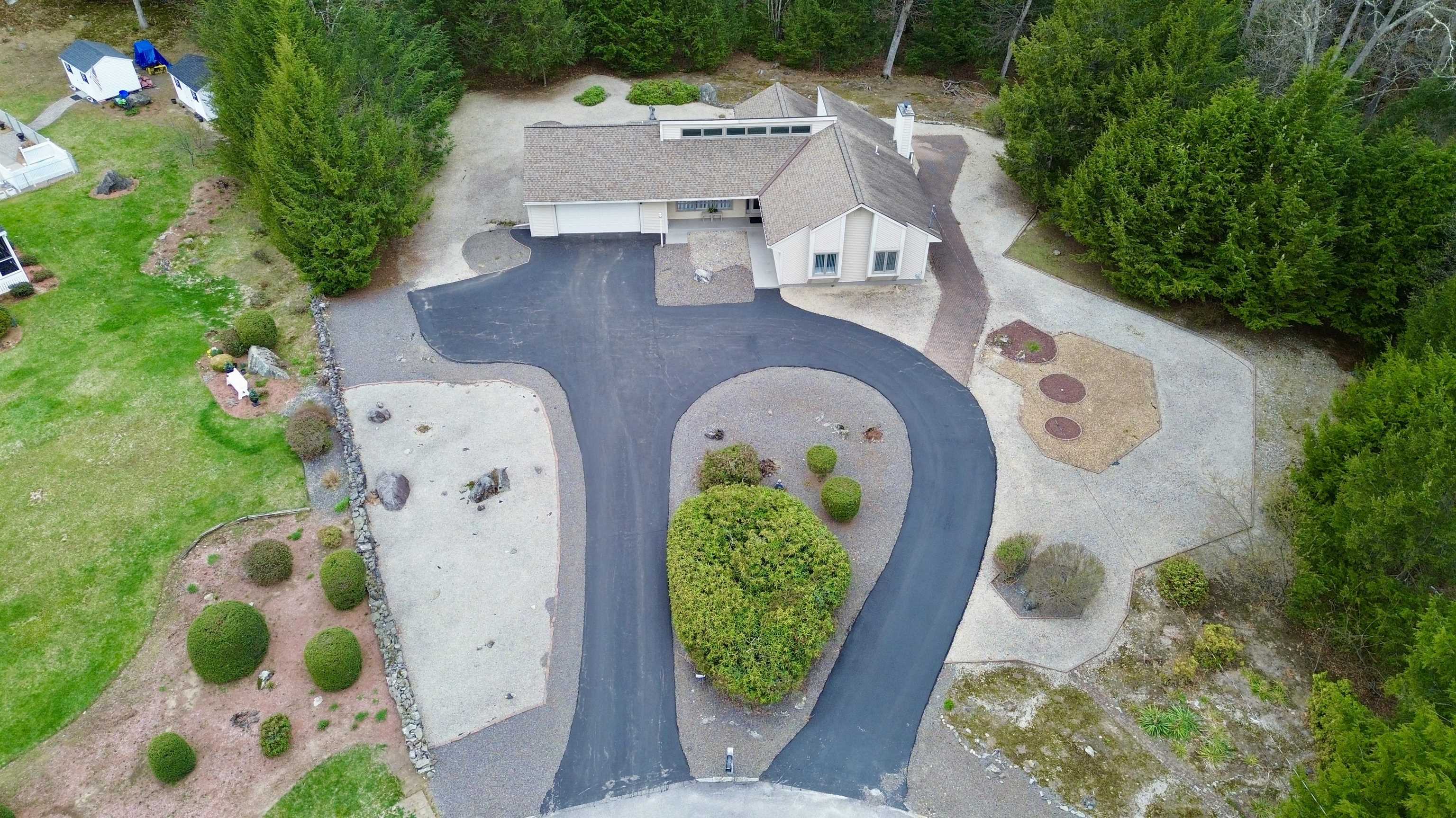 11 Pepperell Cir, Nashua, NH 03062