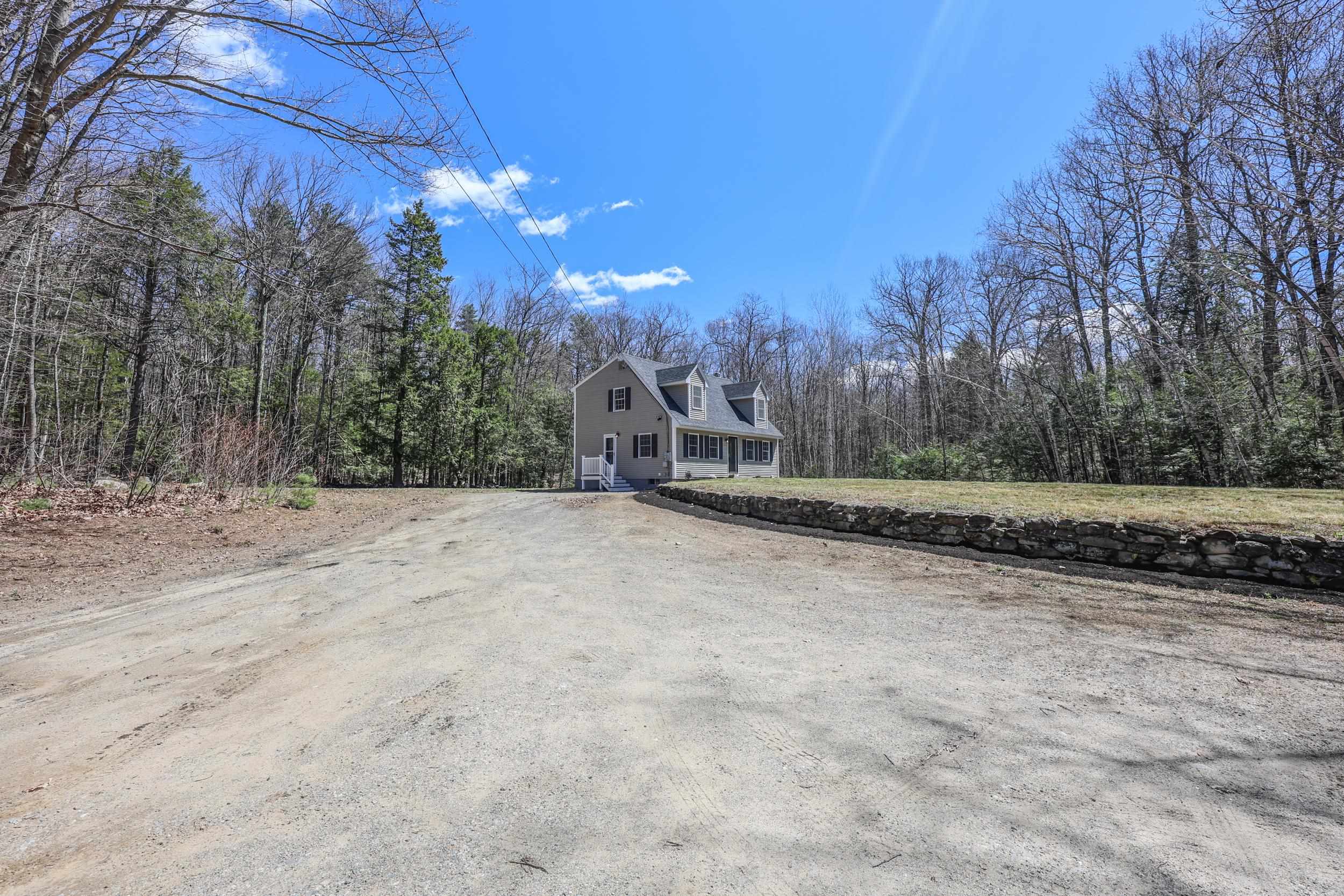 61 Etta Ln, Weare, NH 03281