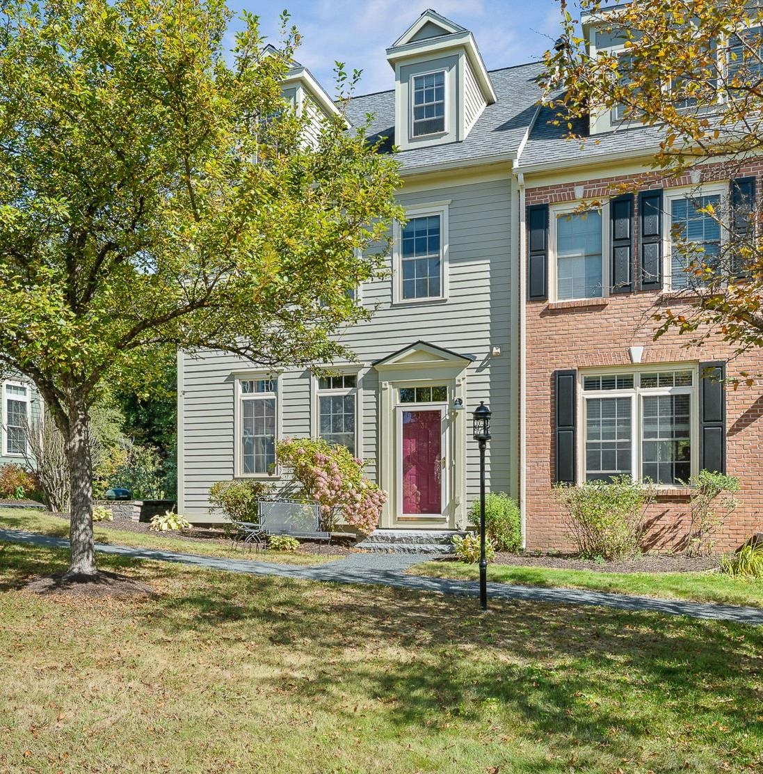 31 Forest Edge Dr, Hanover, NH 03755