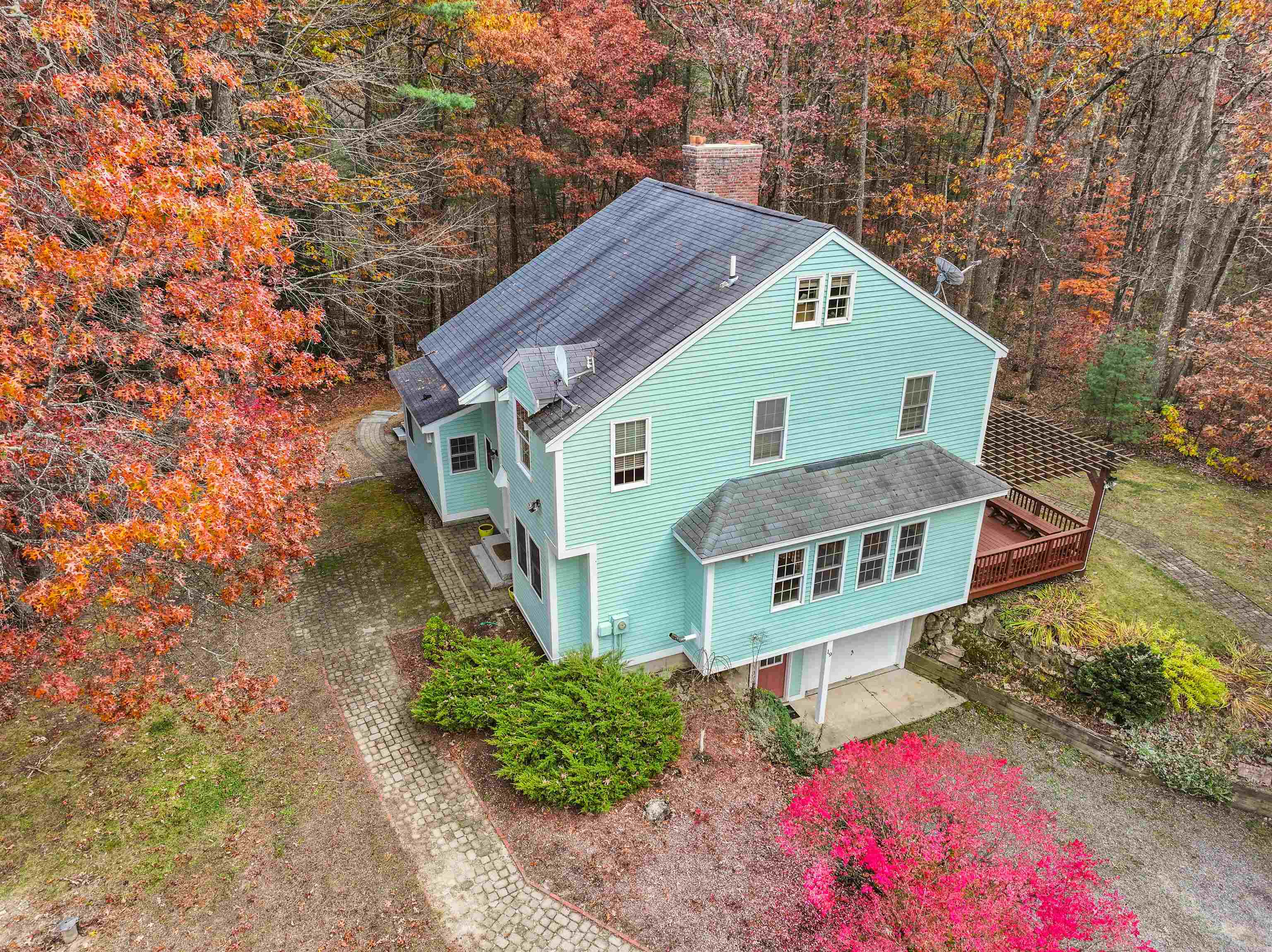 19 Baboosic Lake Rd, Amherst, NH 03031