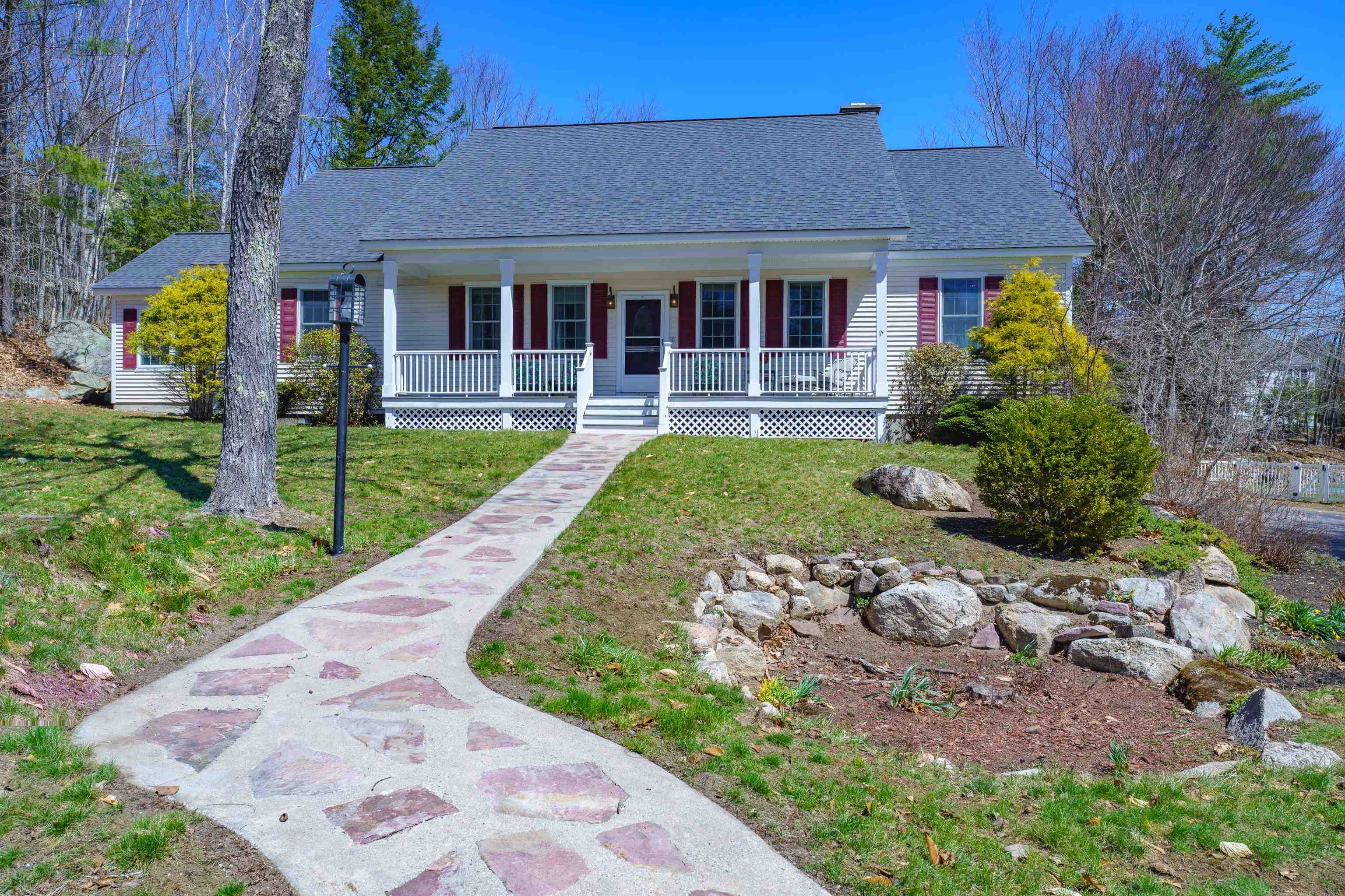 138 Samuel Hale Dr, Hales Location, NH 03860