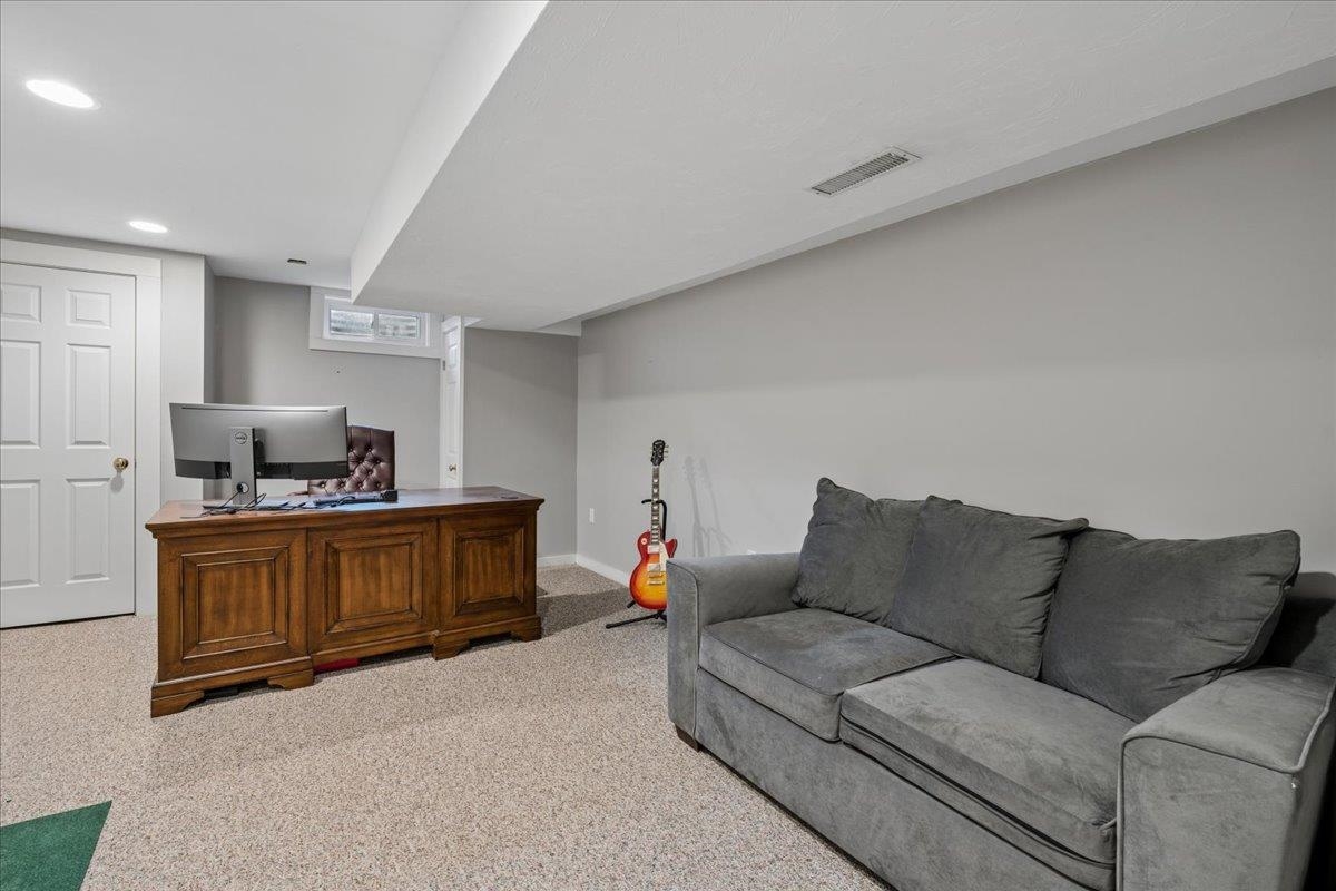 38 Green Heron Ln, Nashua, NH 03062