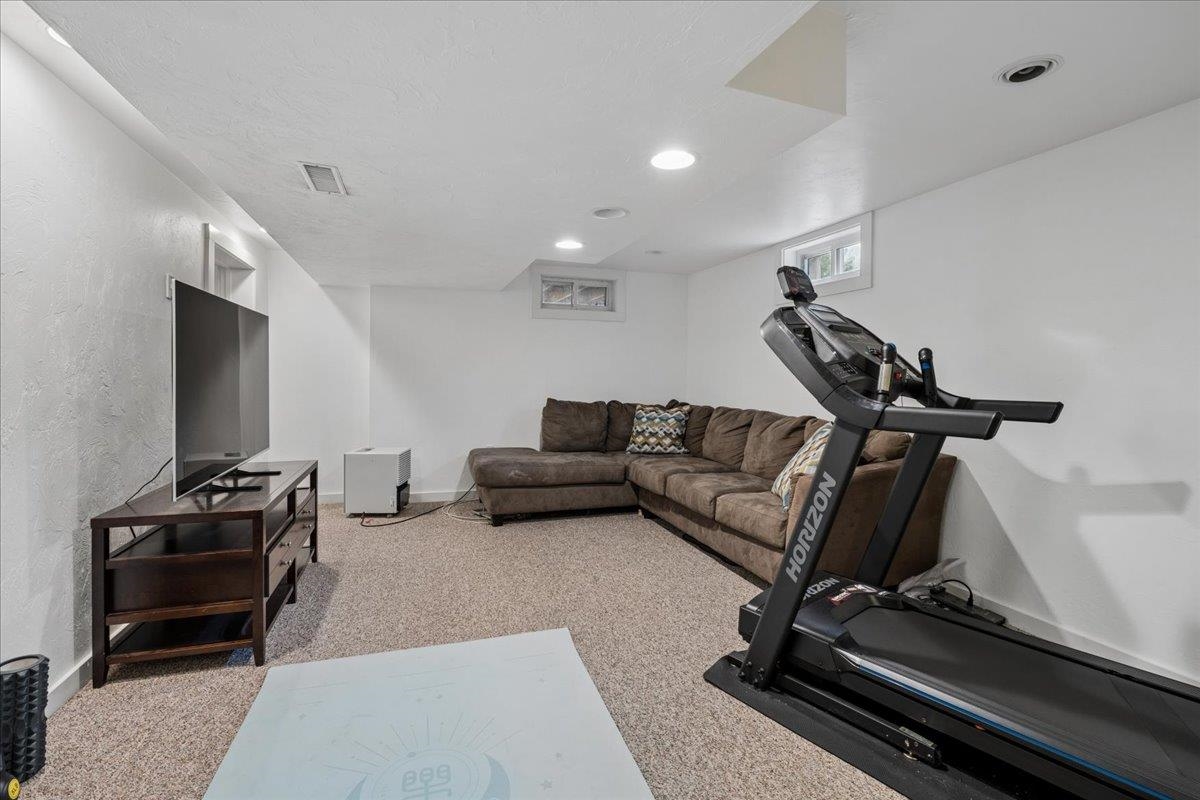 38 Green Heron Ln, Nashua, NH 03062