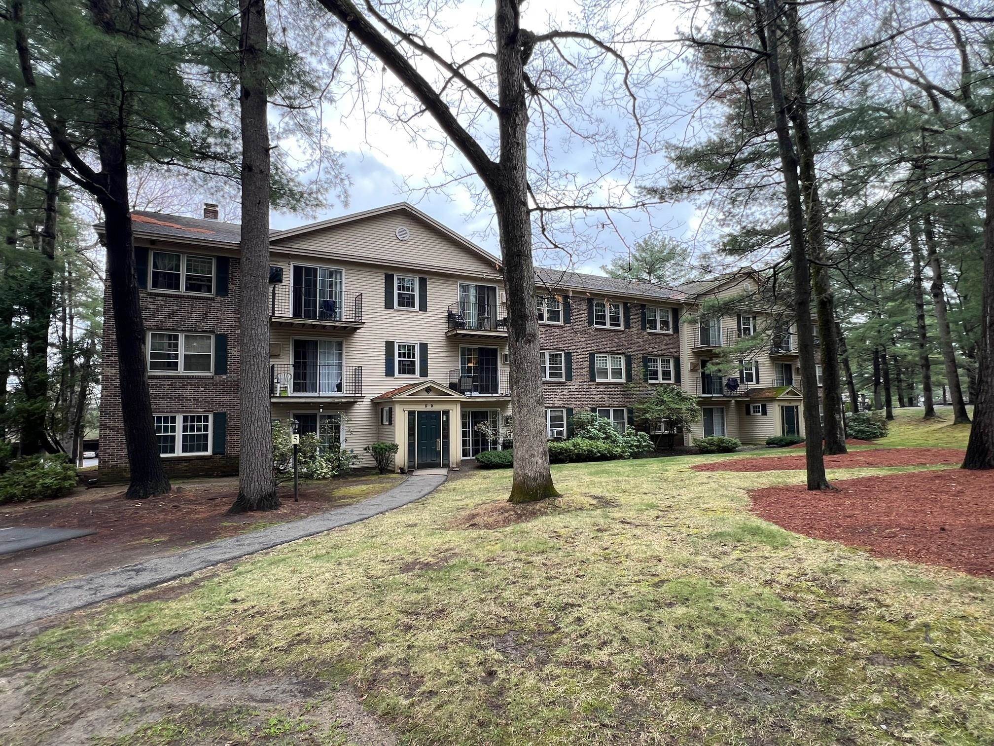 Nashua NH&nbsp;Condo for sale $$225,000 $429 per sq.ft.