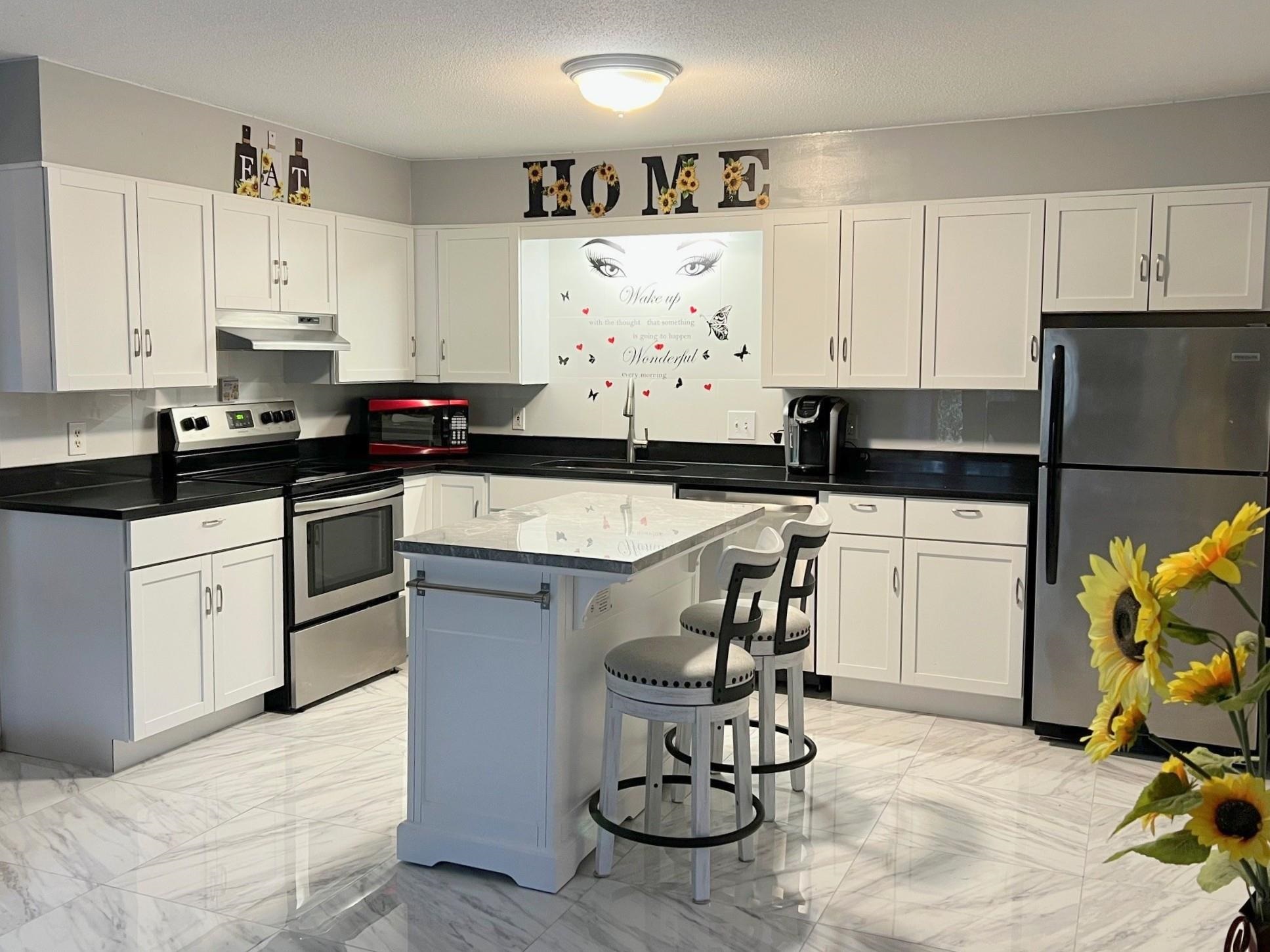 5 Autumn Leaf Dr, Nashua, NH 03060