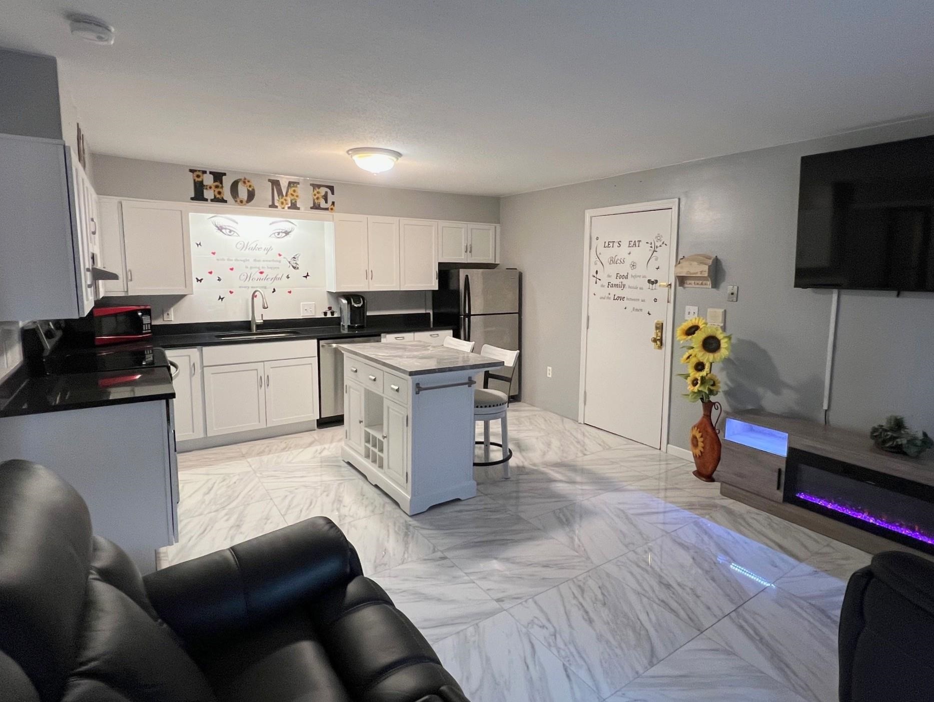 5 Autumn Leaf Dr, Nashua, NH 03060