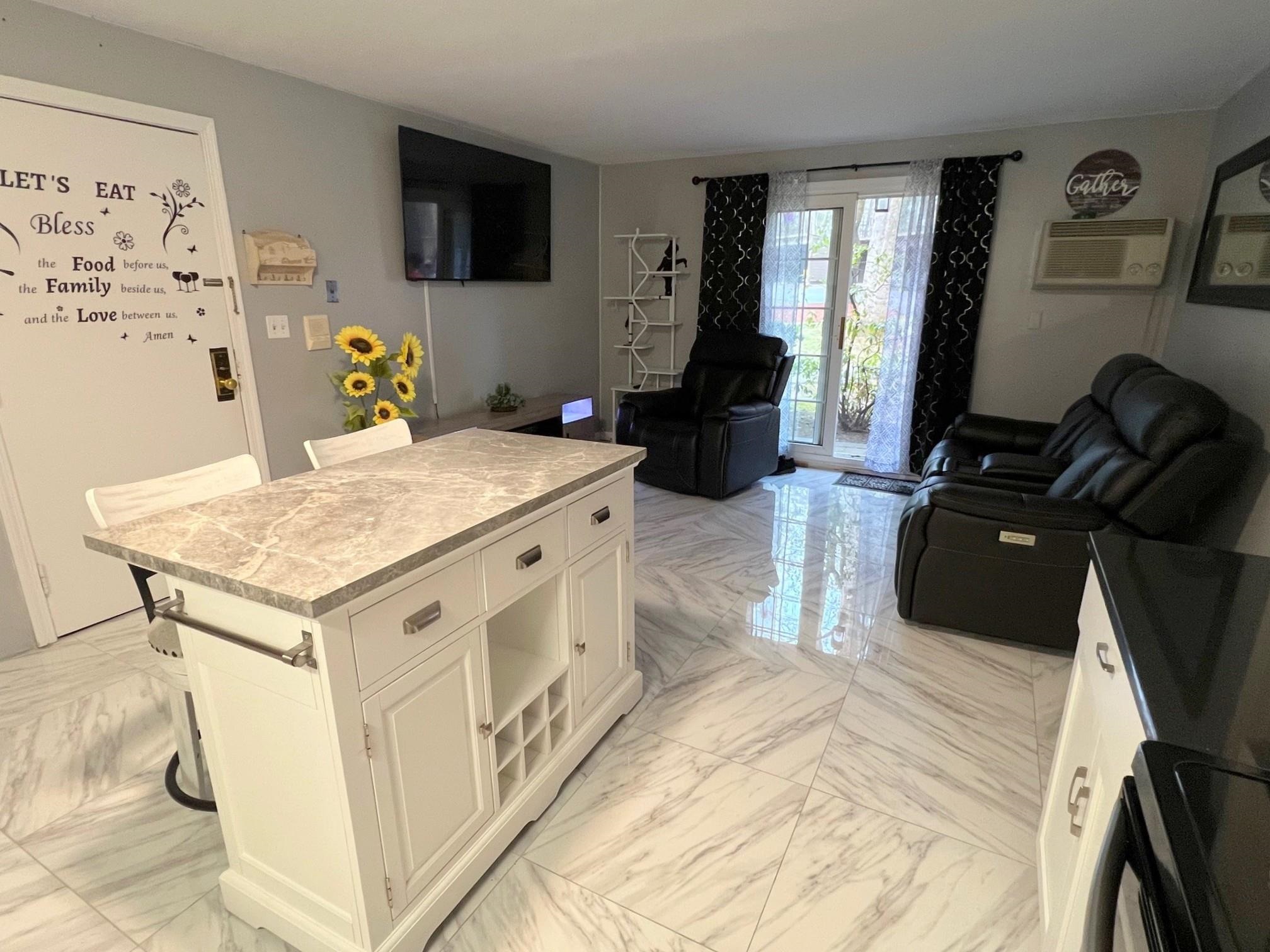 5 Autumn Leaf Dr, Nashua, NH 03060