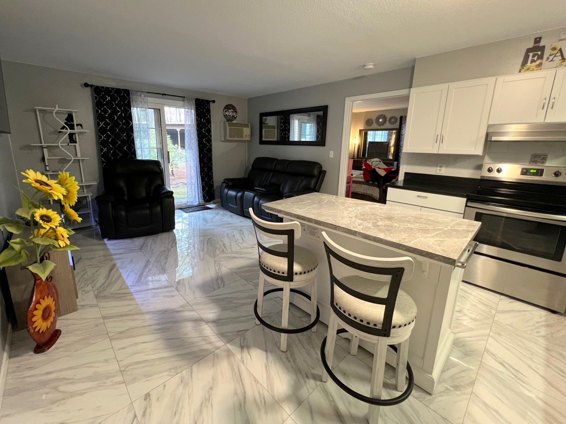 5 Autumn Leaf Dr, Nashua, NH 03060