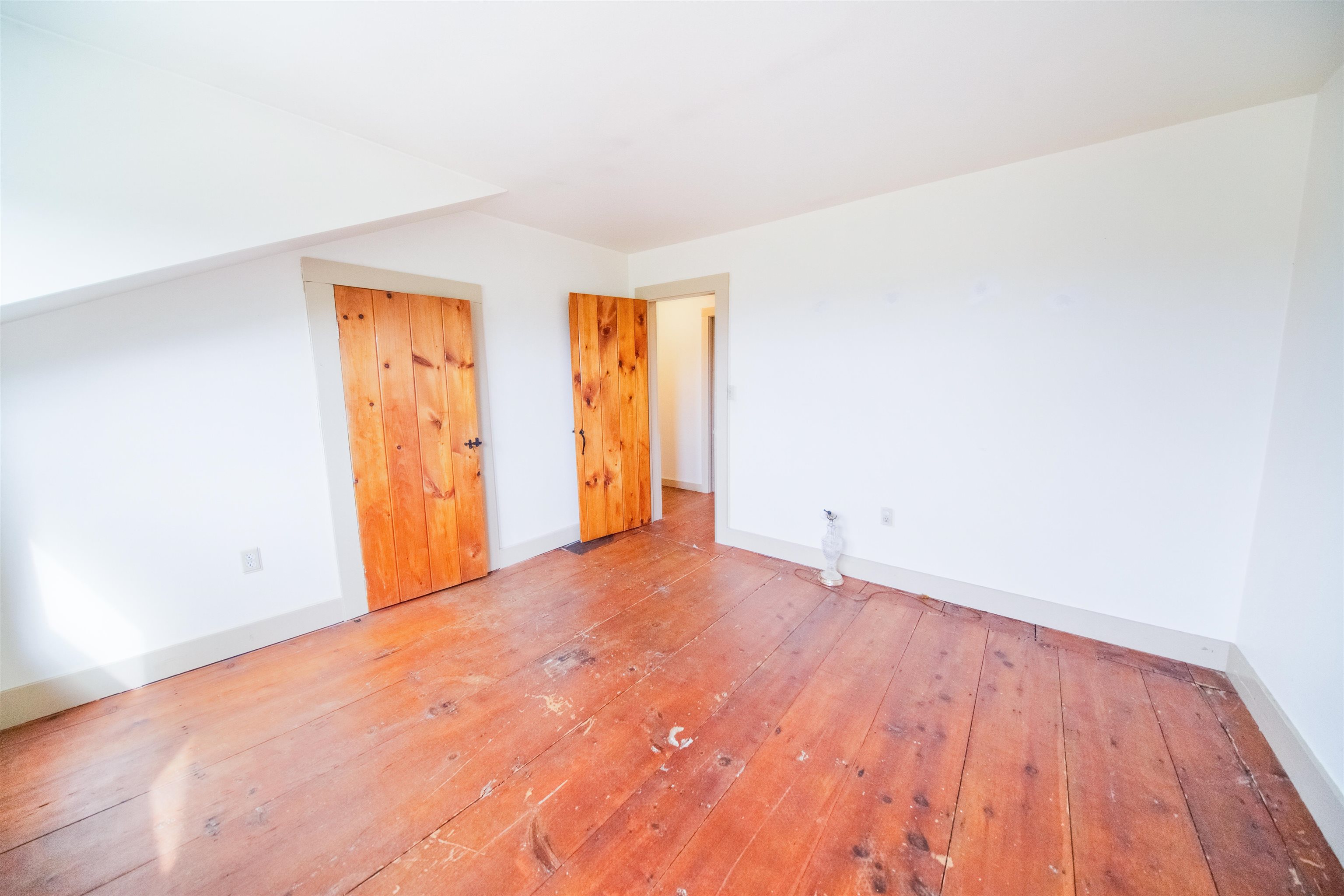 Upstairs middle bedroom