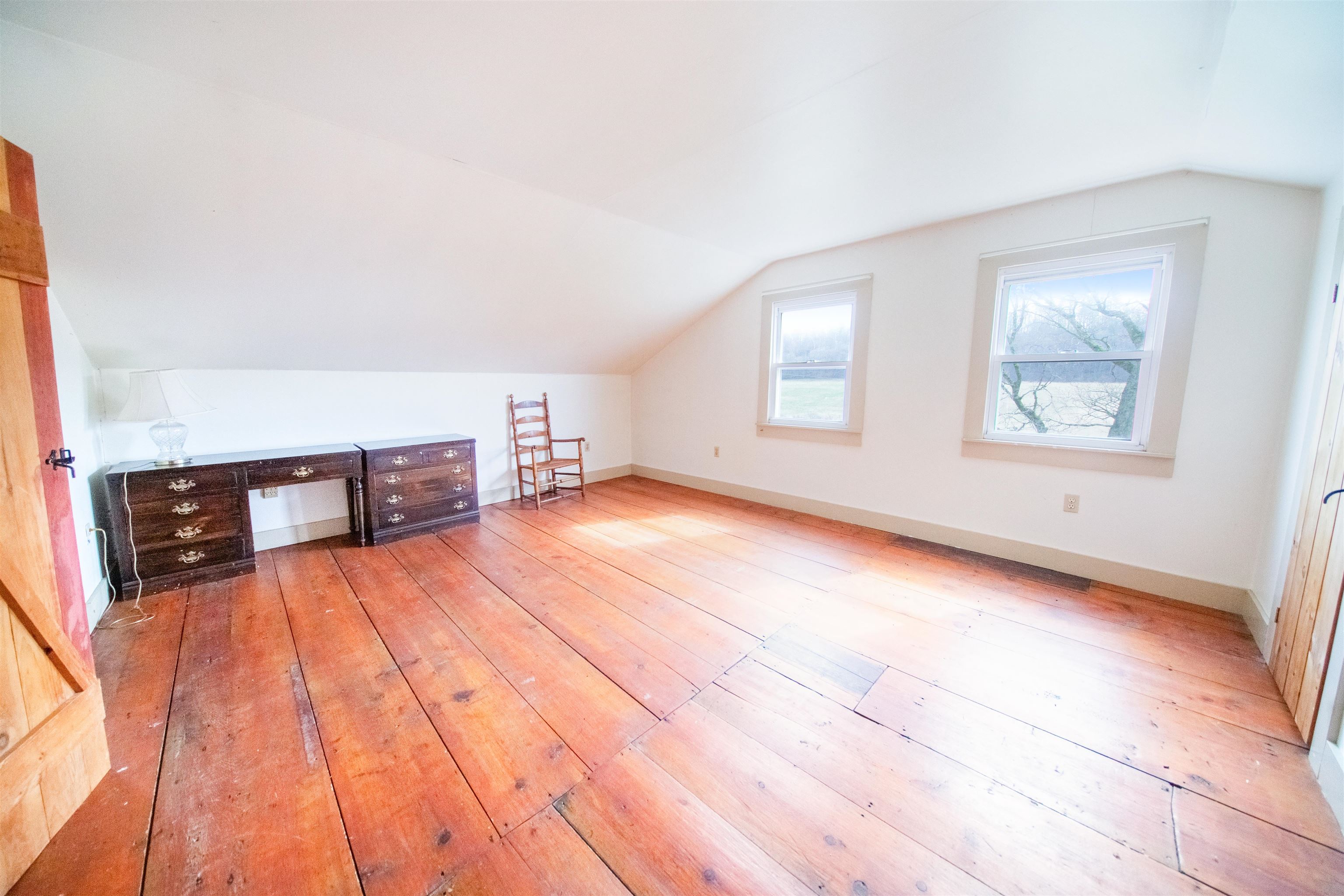 upstairs right bedroom