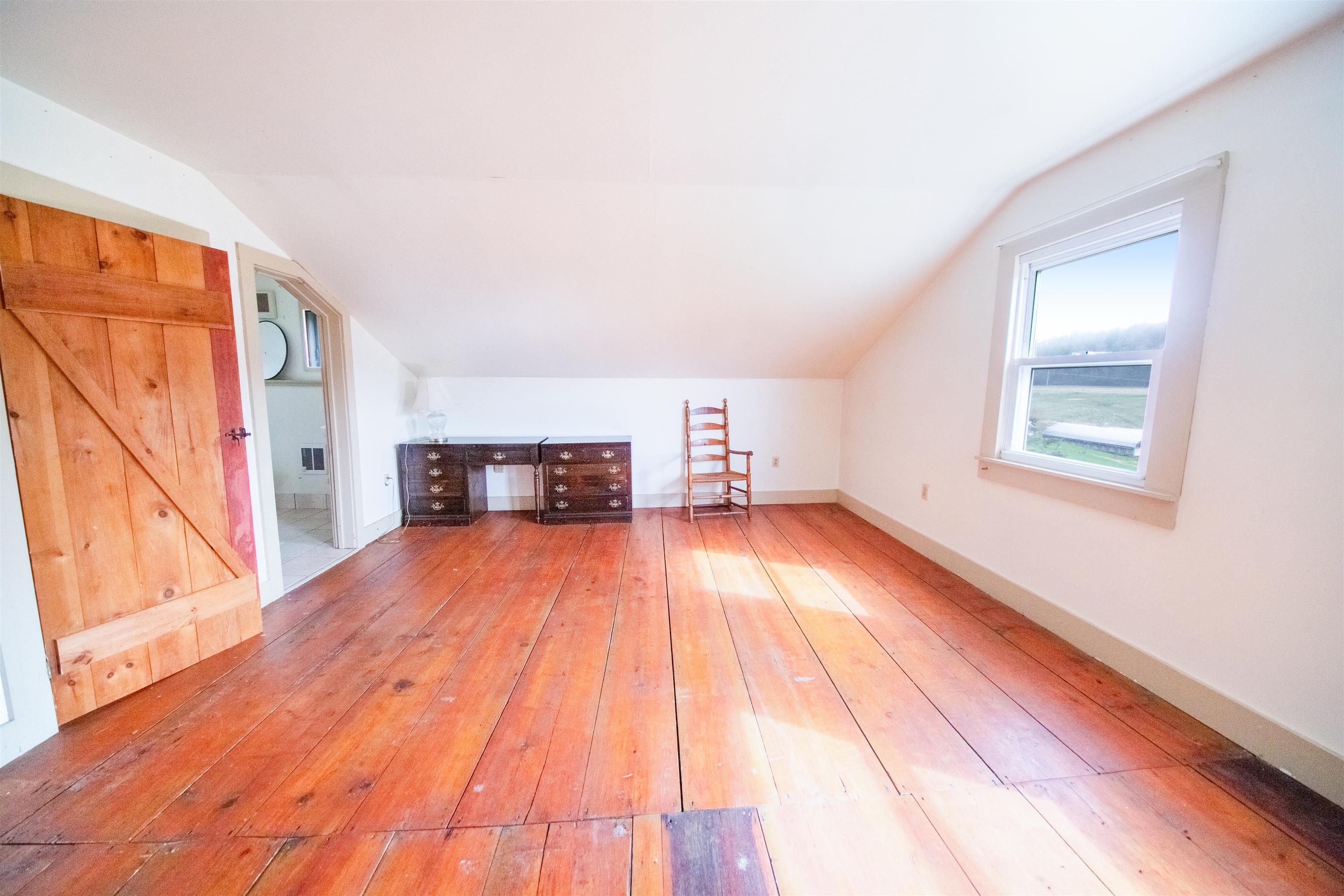 upstairs right bedroom