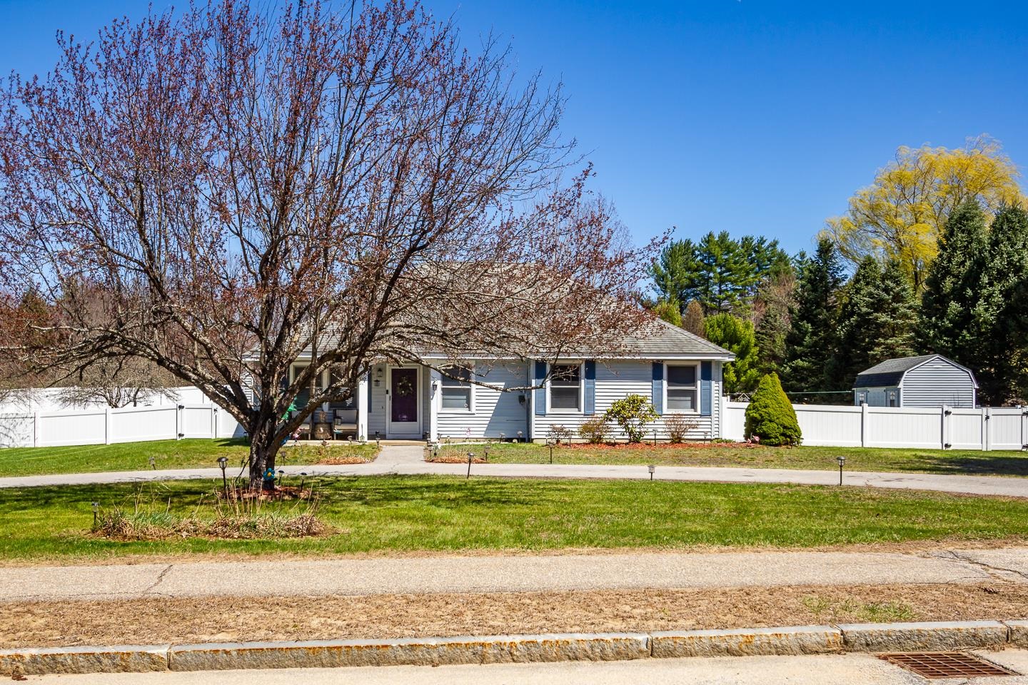 27 Primrose Ln, Concord, NH 03303