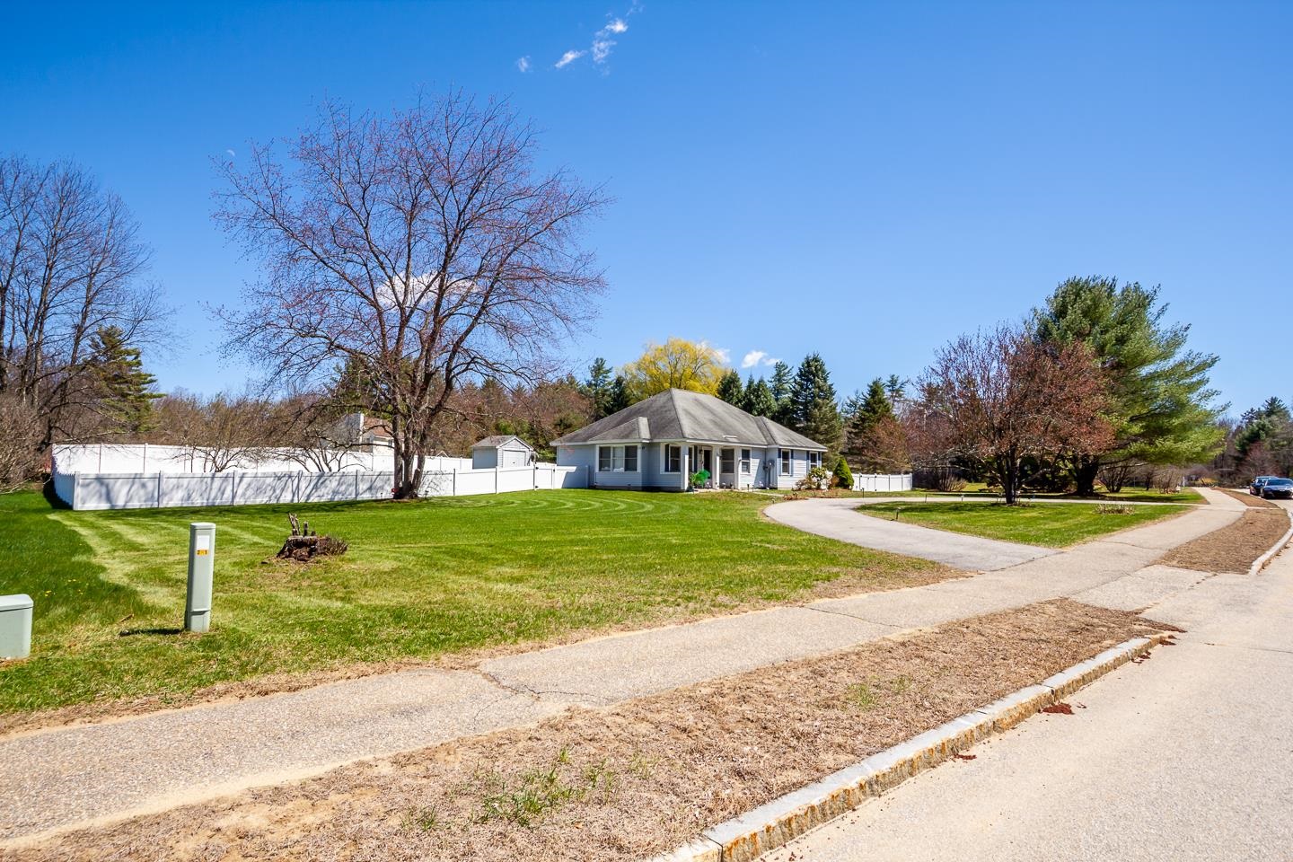 27 Primrose Ln, Concord, NH 03303