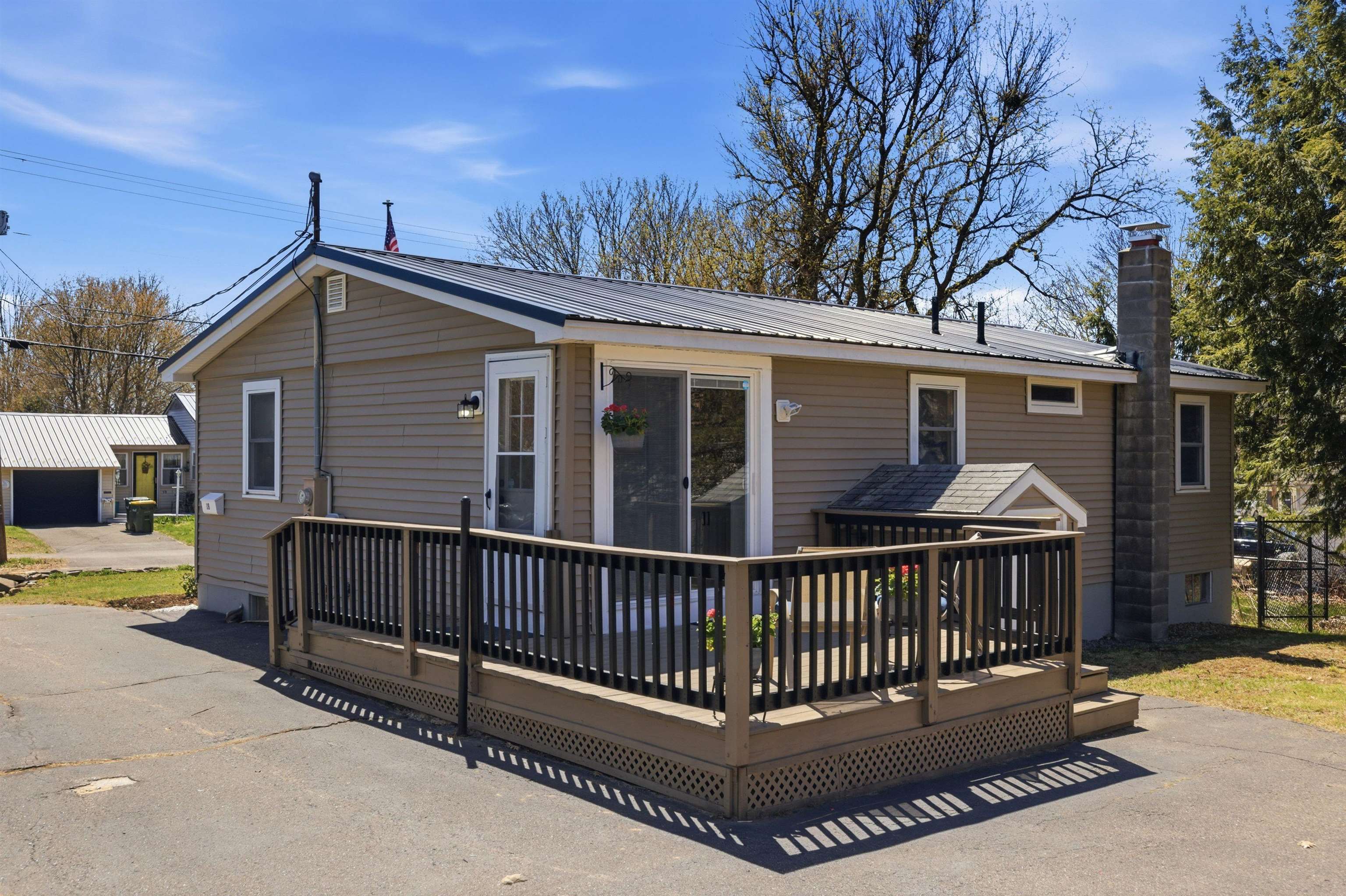 18 Massachusetts Ave, Laconia, NH 03246