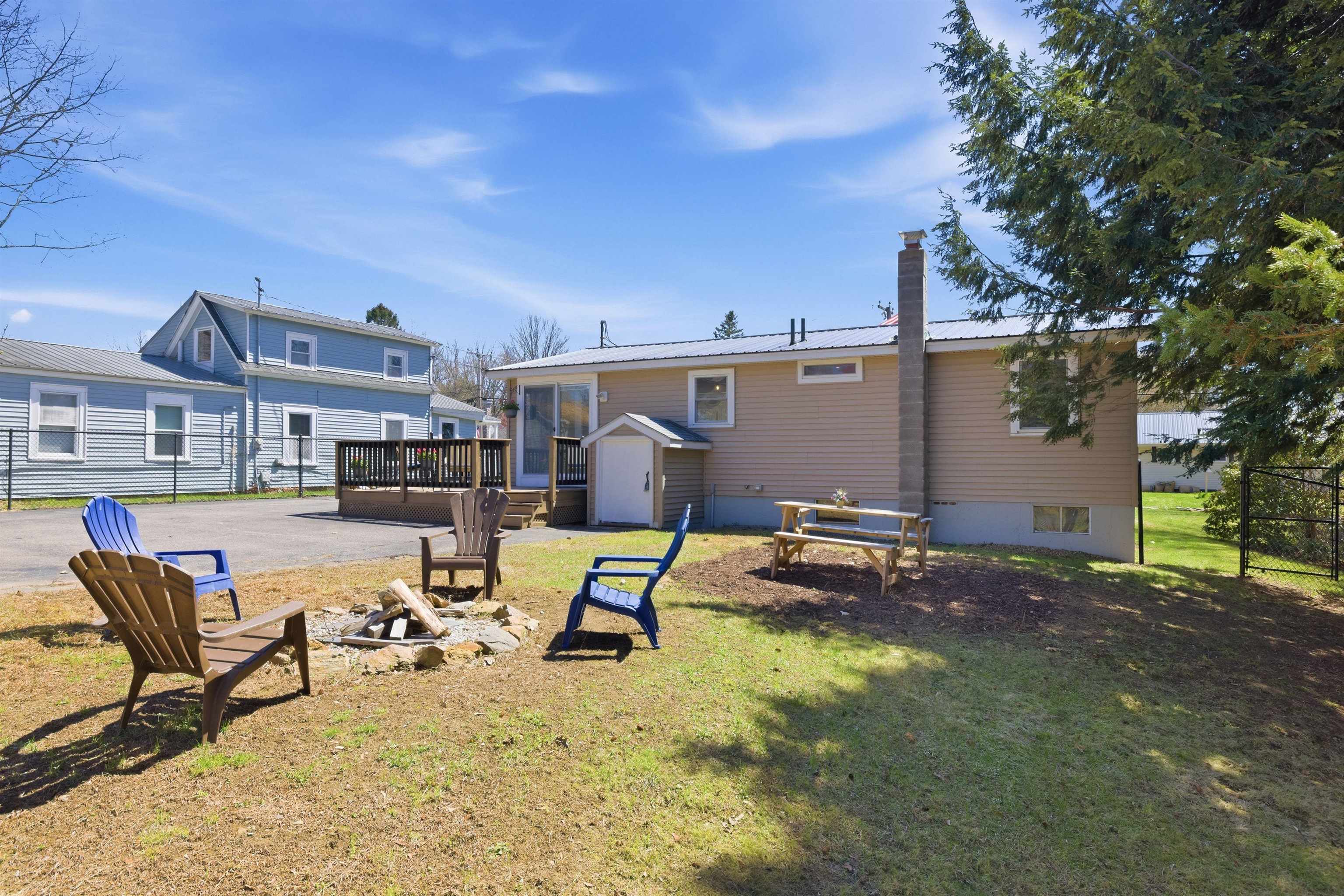 18 Massachusetts Ave, Laconia, NH 03246