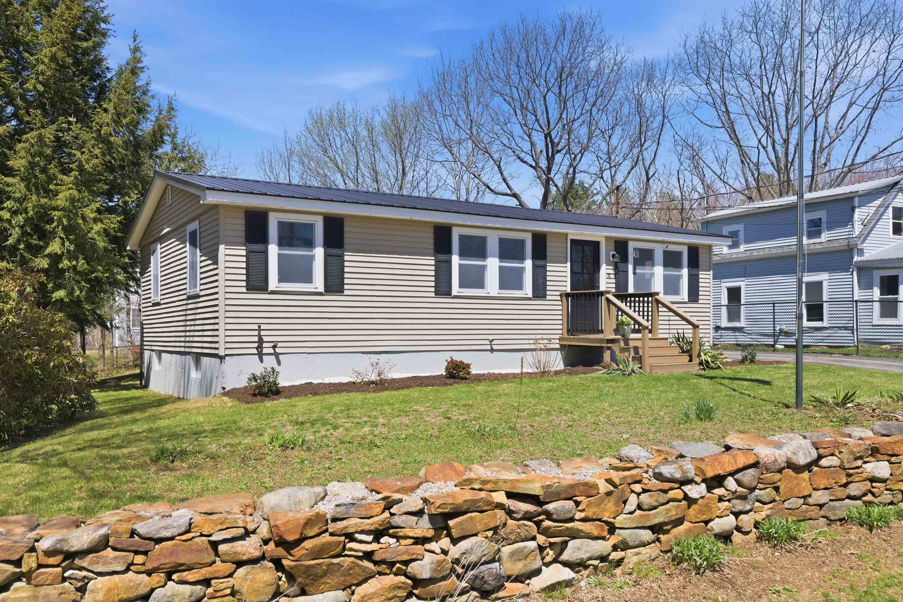 18 Massachusetts Ave, Laconia, NH 03246