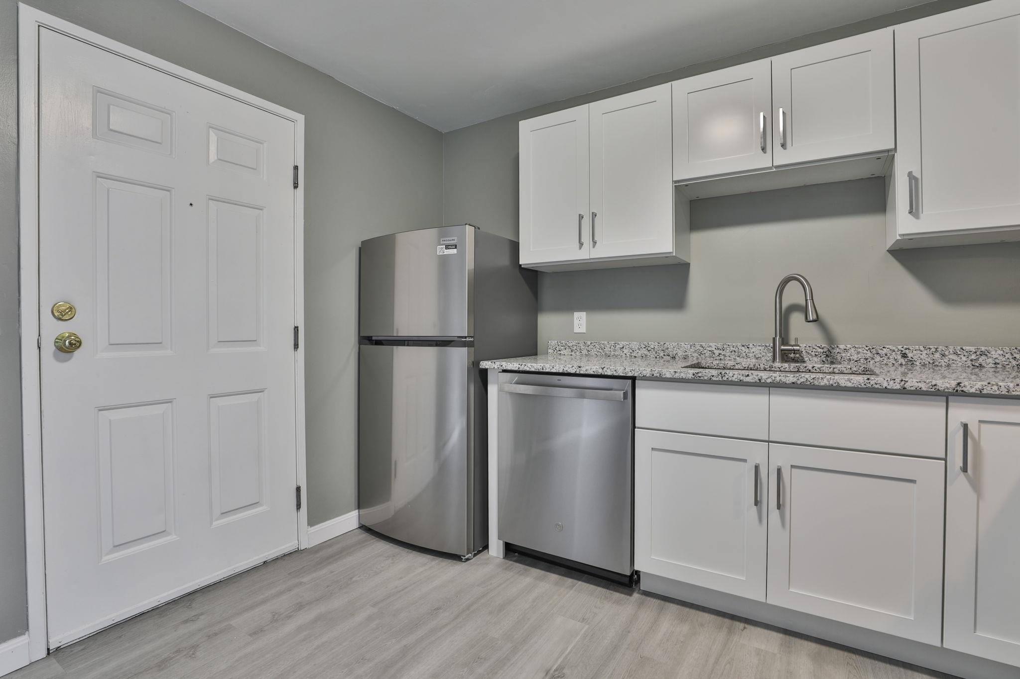 12 East Side Dr, Concord, NH 03301