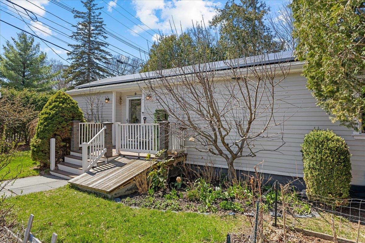 9 Railroad Ln, Shelburne, VT 05482