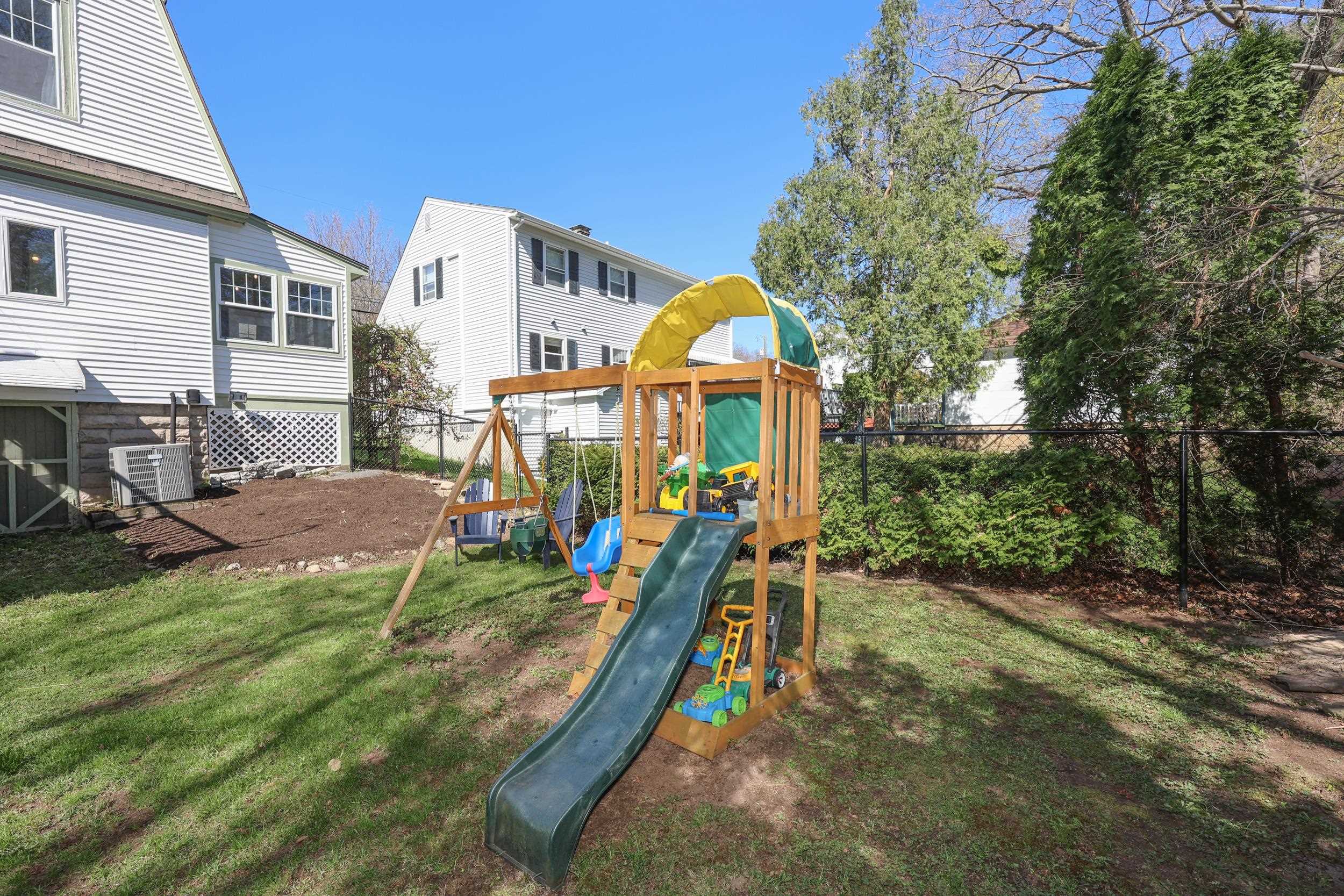 279 Sagamore St, Manchester, NH 03104