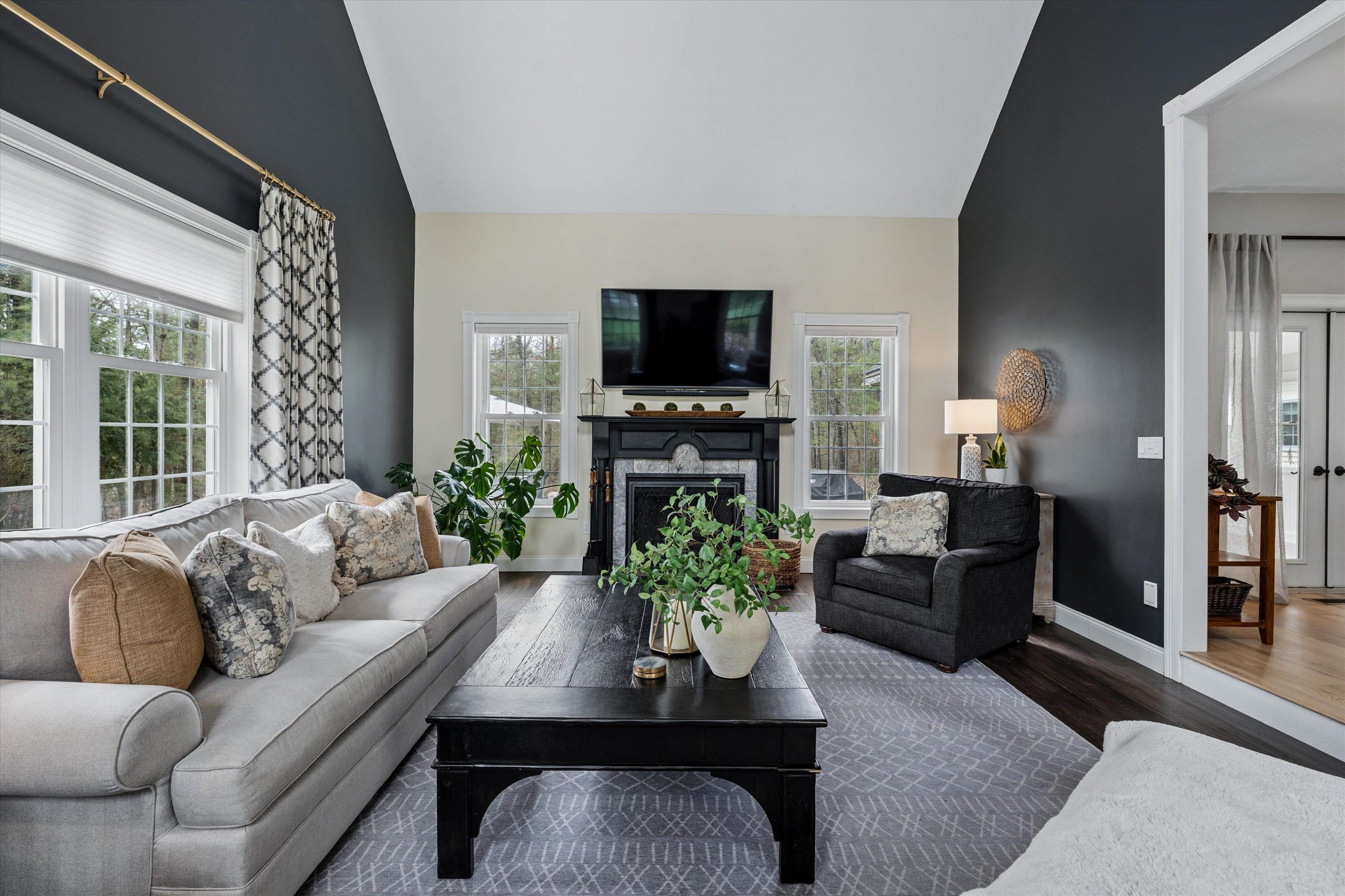 70 Greenmeadow Ln, Bedford, NH 03110