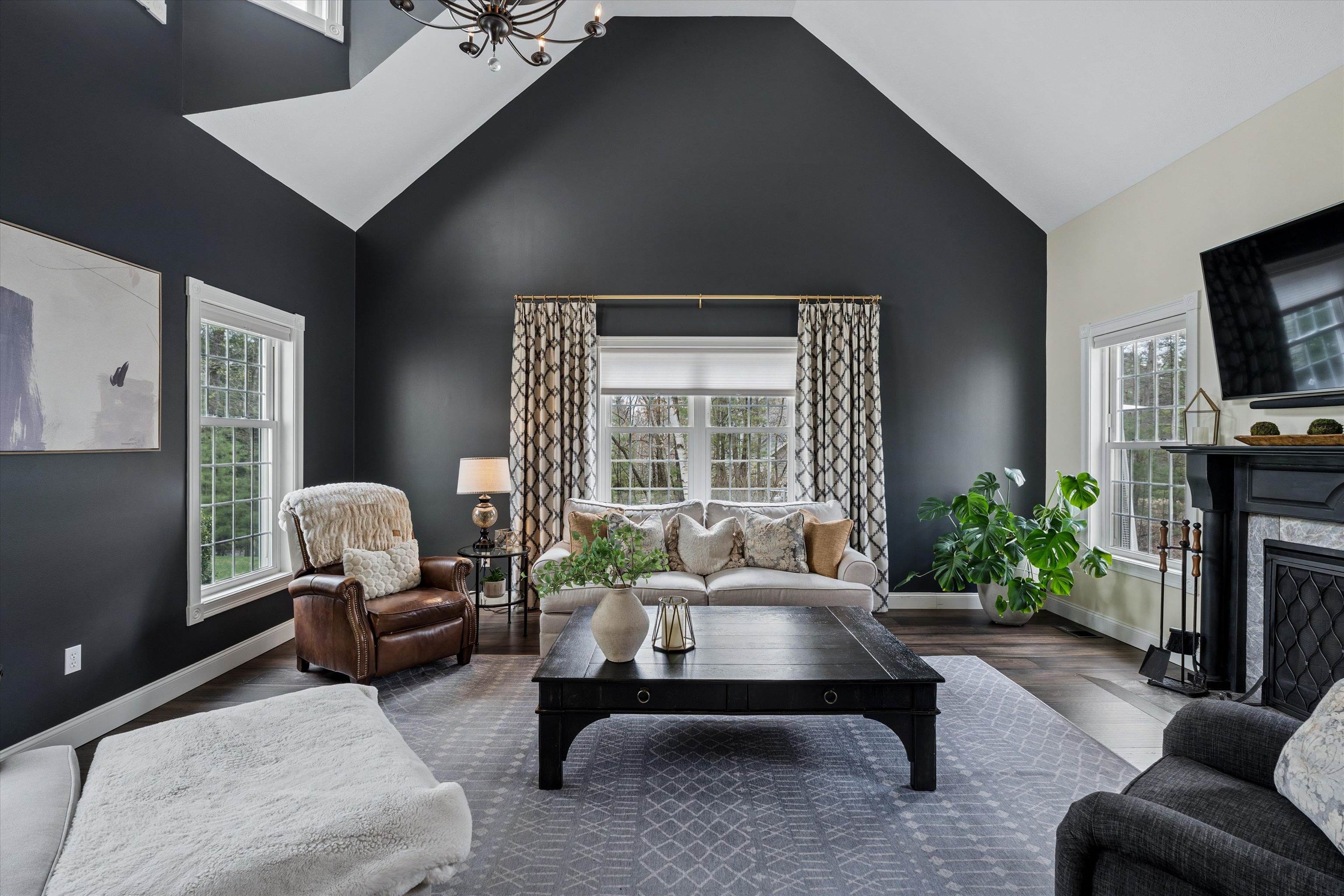 70 Greenmeadow Ln, Bedford, NH 03110