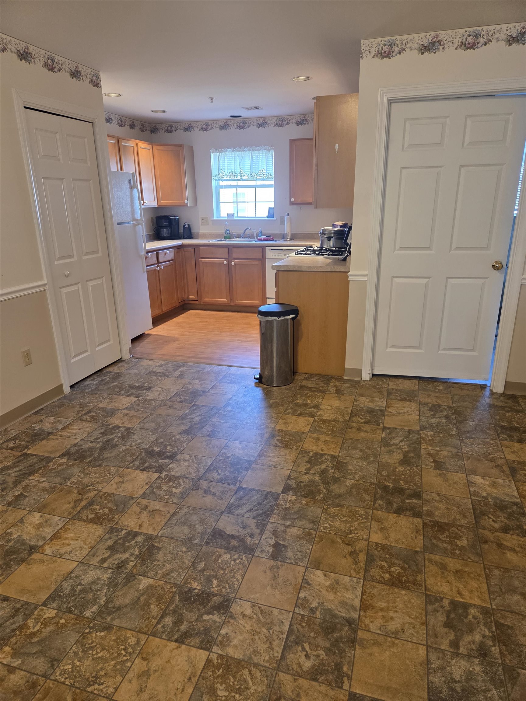 14 Tampa Dr, Rochester, NH 03867