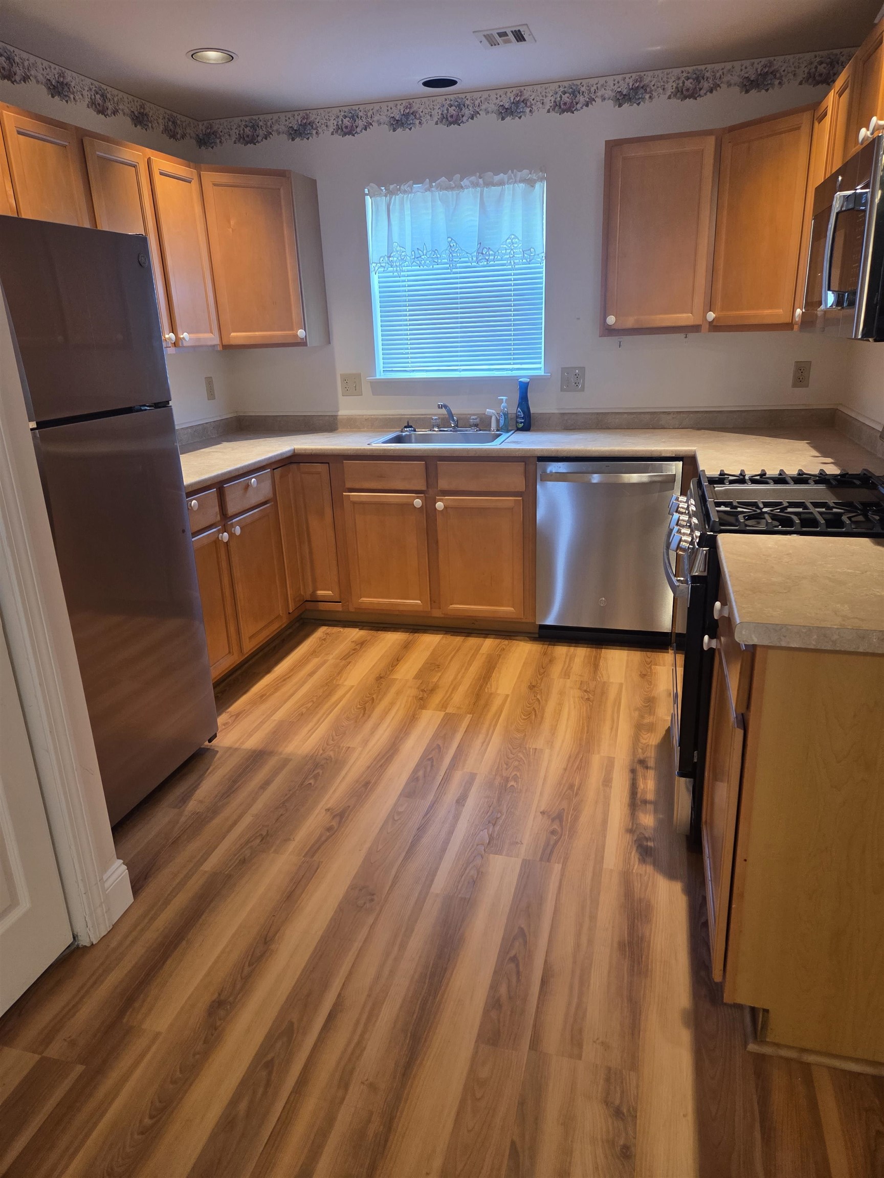 14 Tampa Dr #B, Rochester, NH 03867