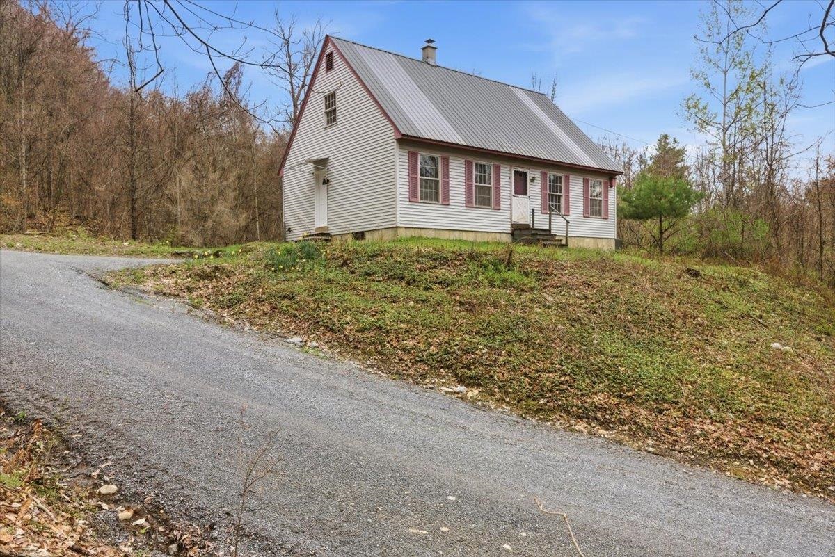Arlington VT&nbsp;Home for sale $$399,900 $277 per sq.ft.