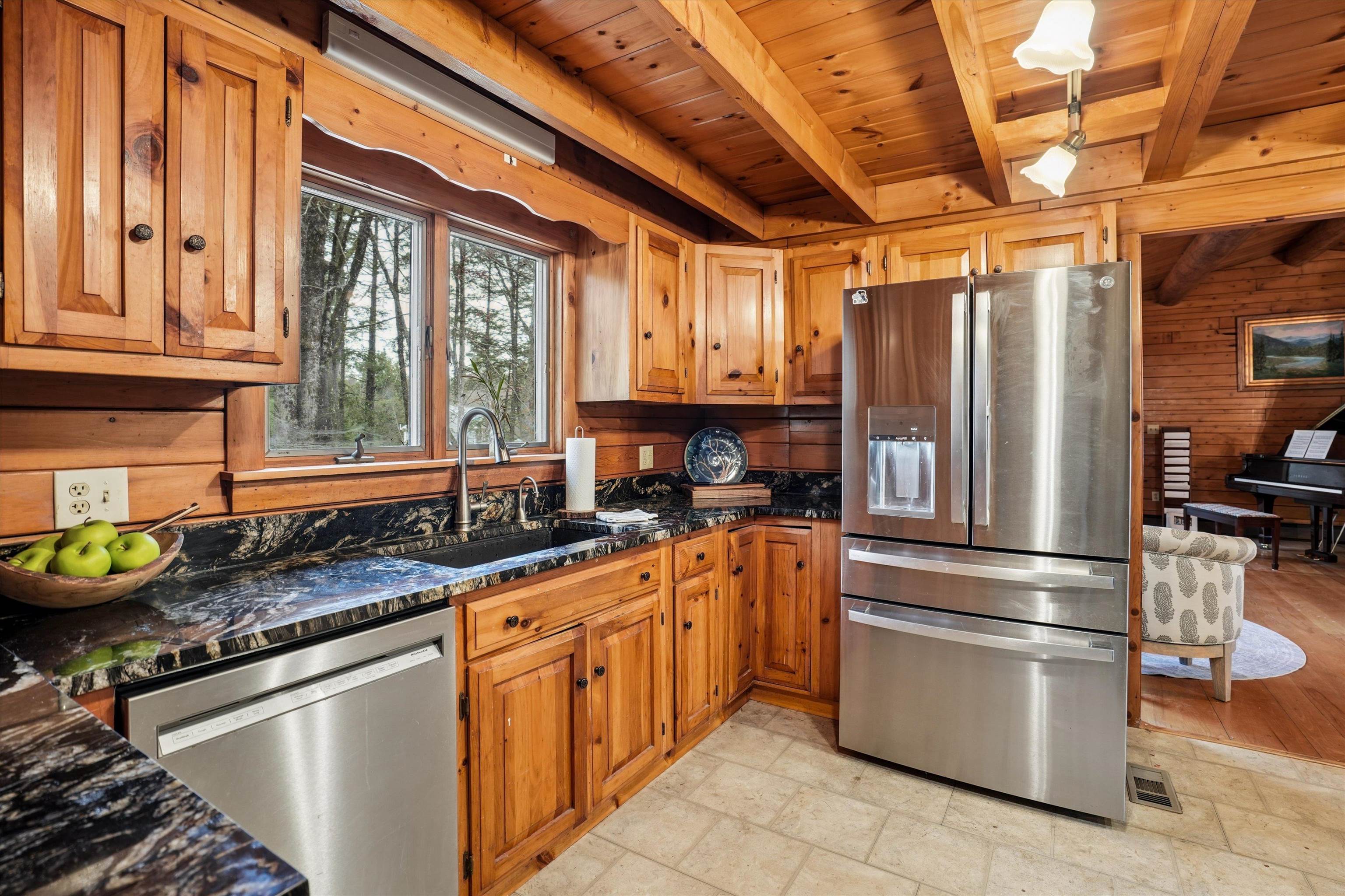 370 Mccurdy Rd, New Boston, NH 03070