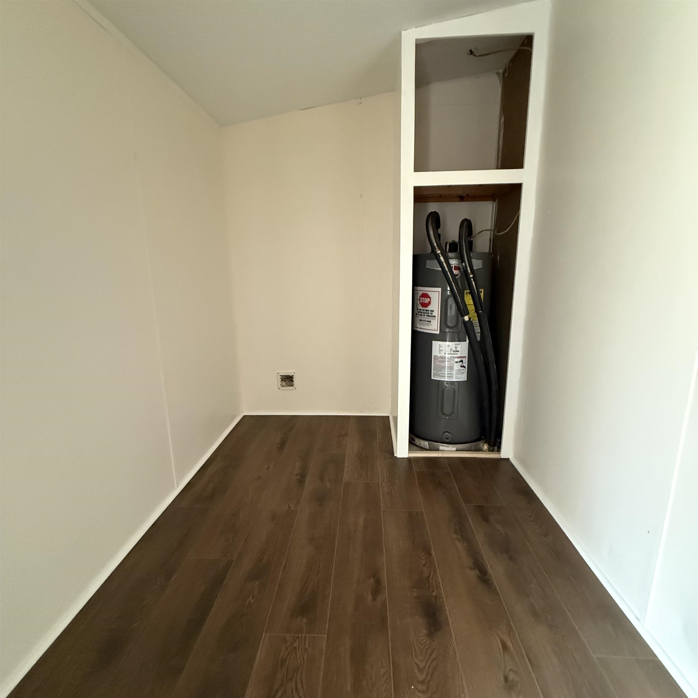 22 Wayne Dr, Derry, NH 03038