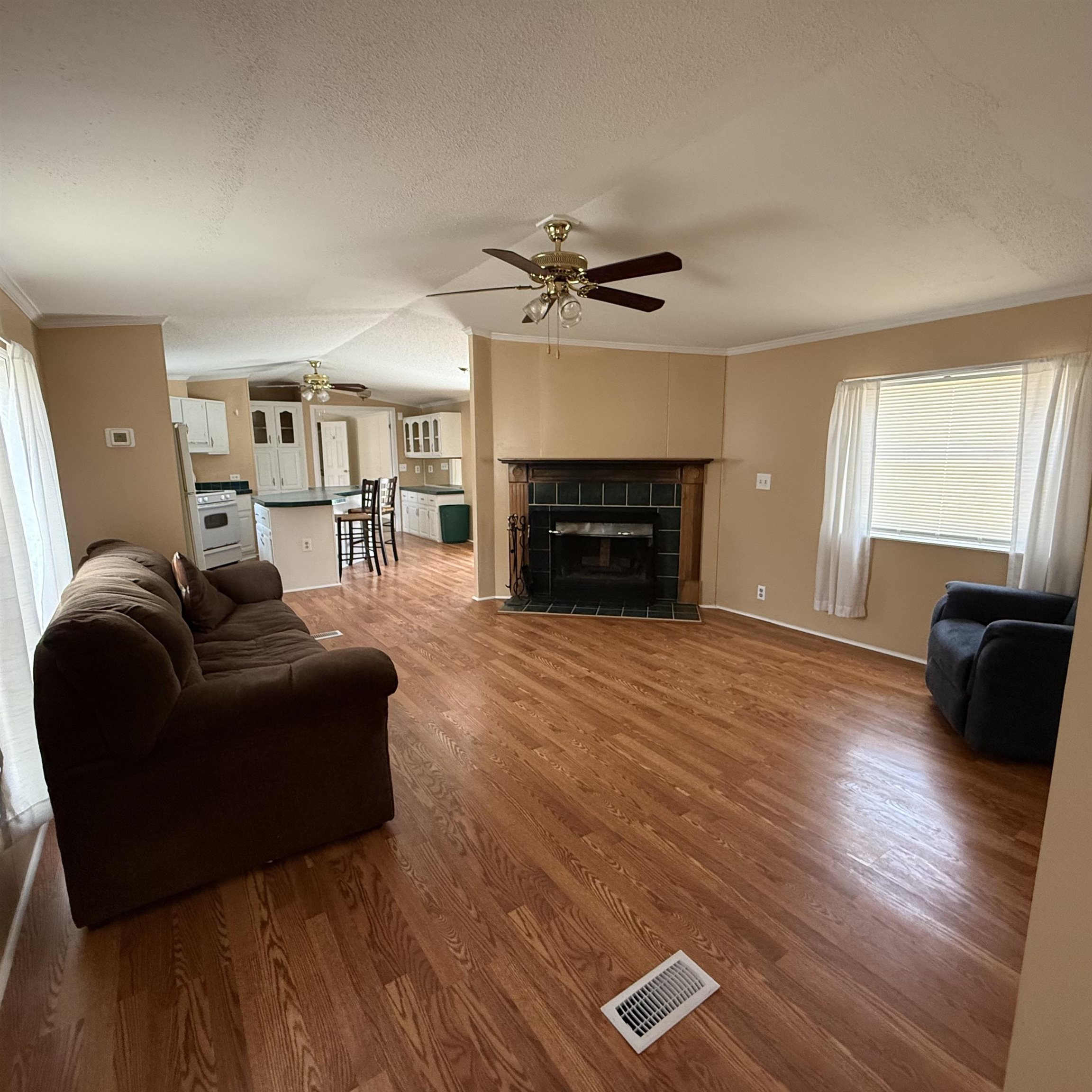 22 Wayne Dr, Derry, NH 03038