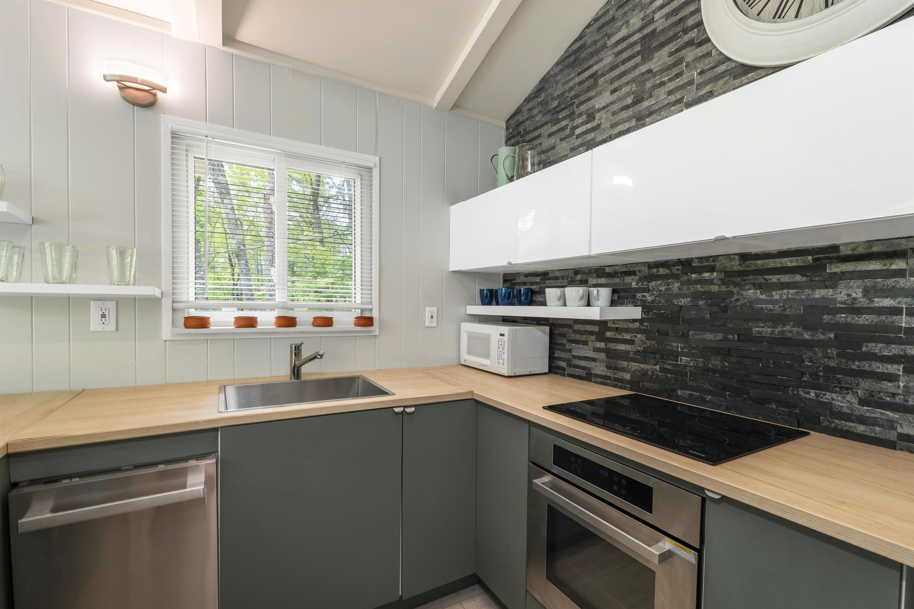 8 Little Shore Dr, Madison, NH 03849