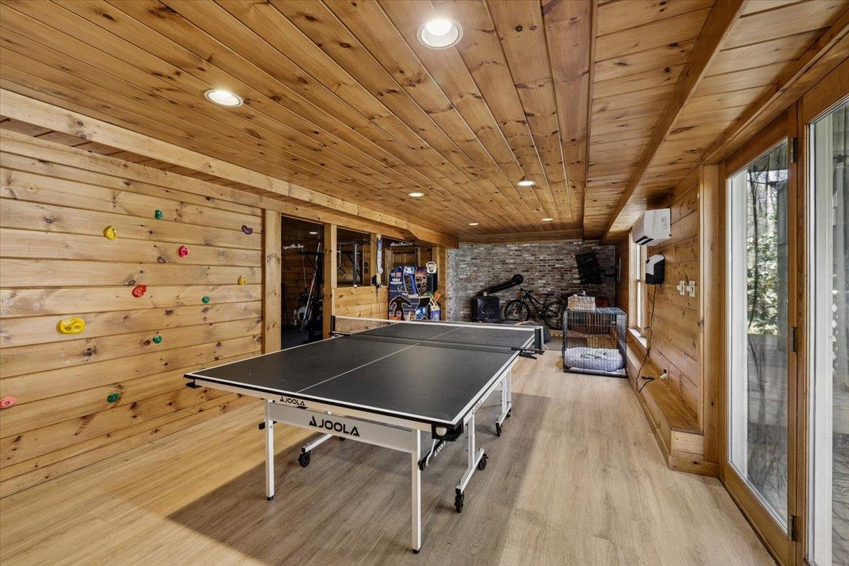 31 Boxwood Rd, Bedford, NH 03110