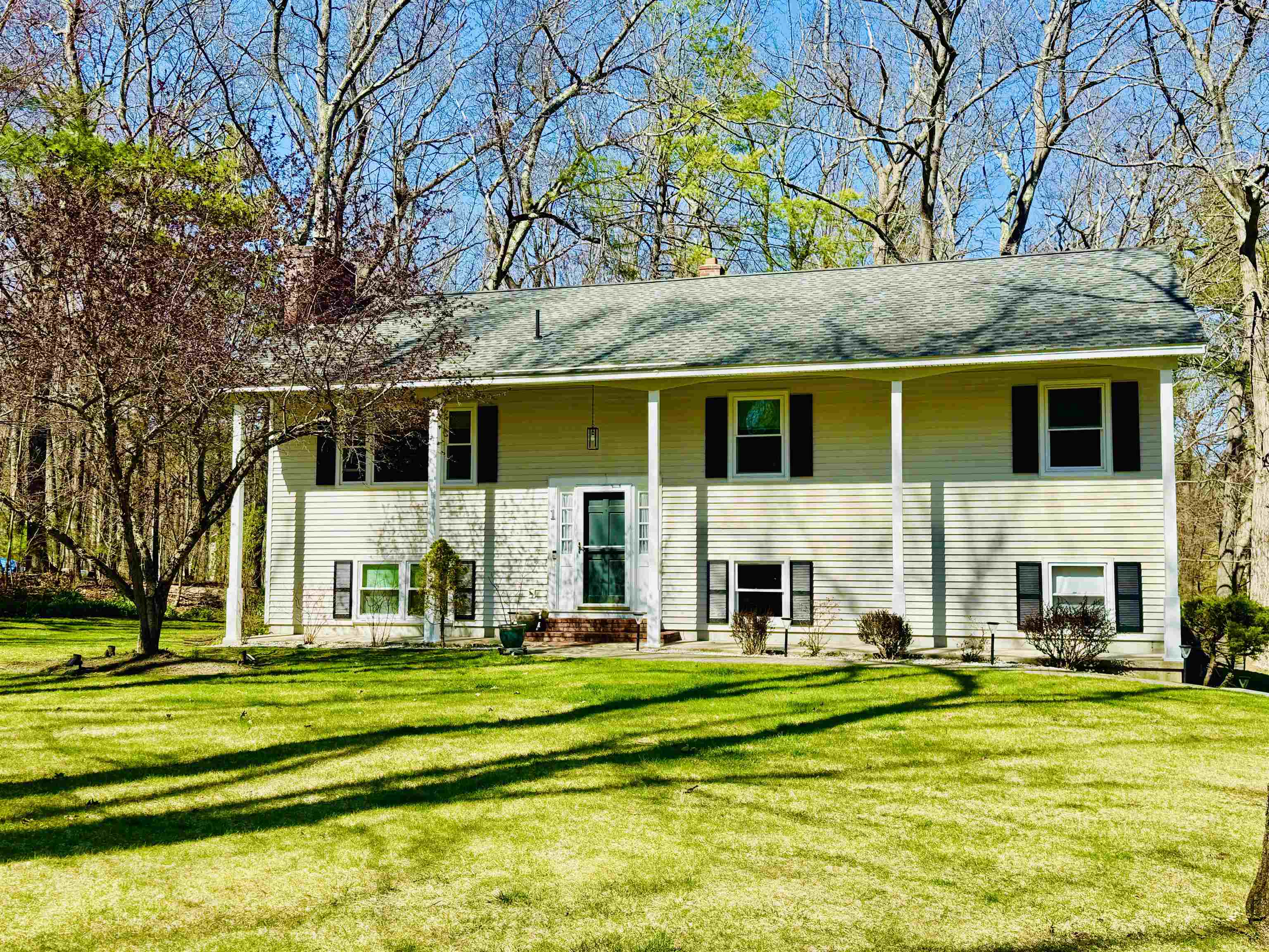 1 Debbie Ter, Derry, NH 03038