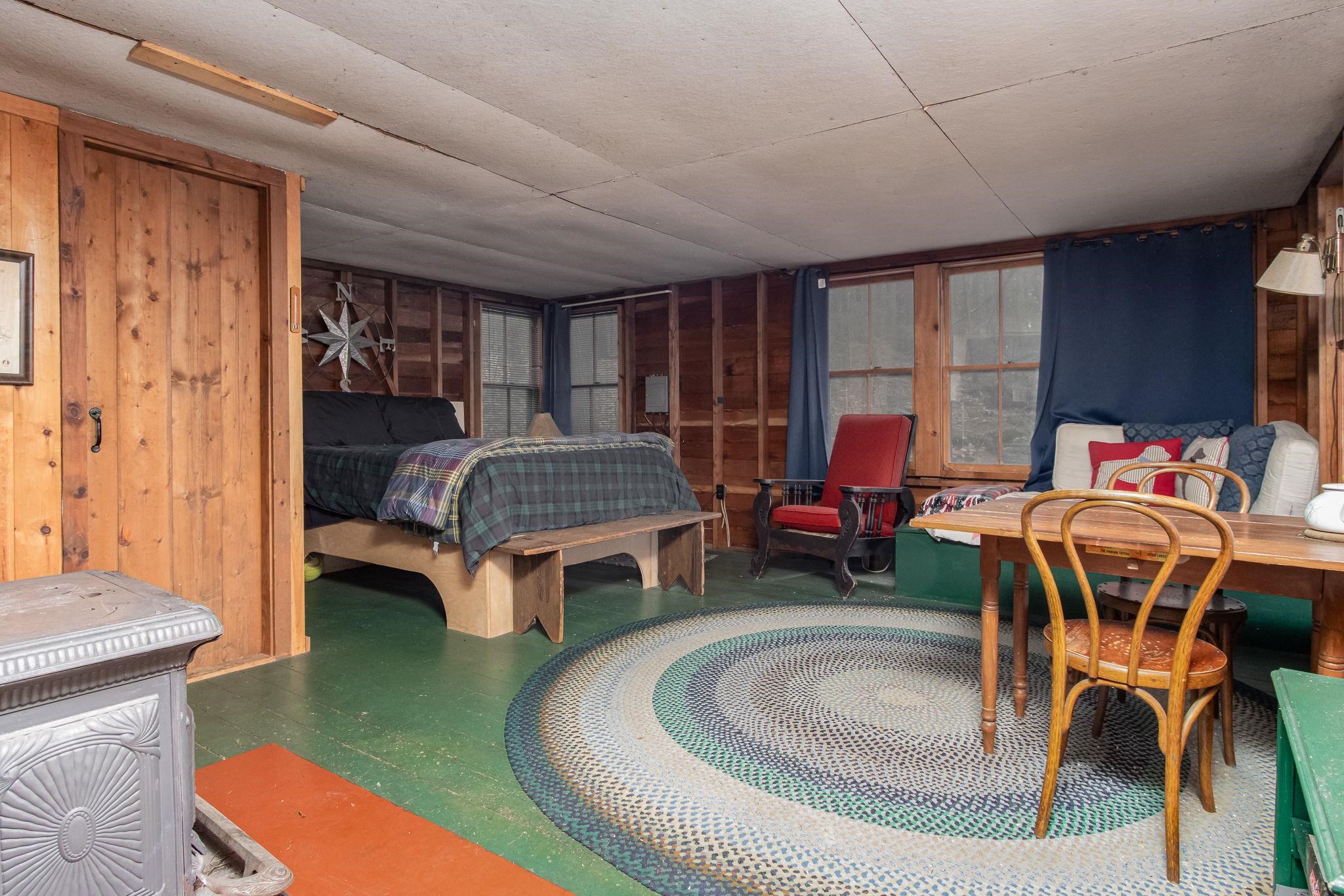 Dining/sleeping area