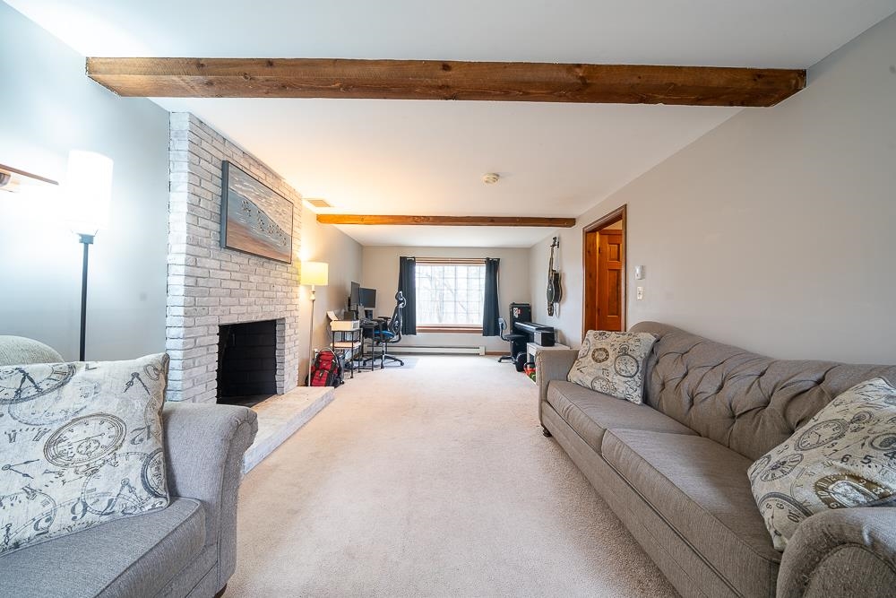 6 Hubbard Hill Rd, Derry, NH 03038