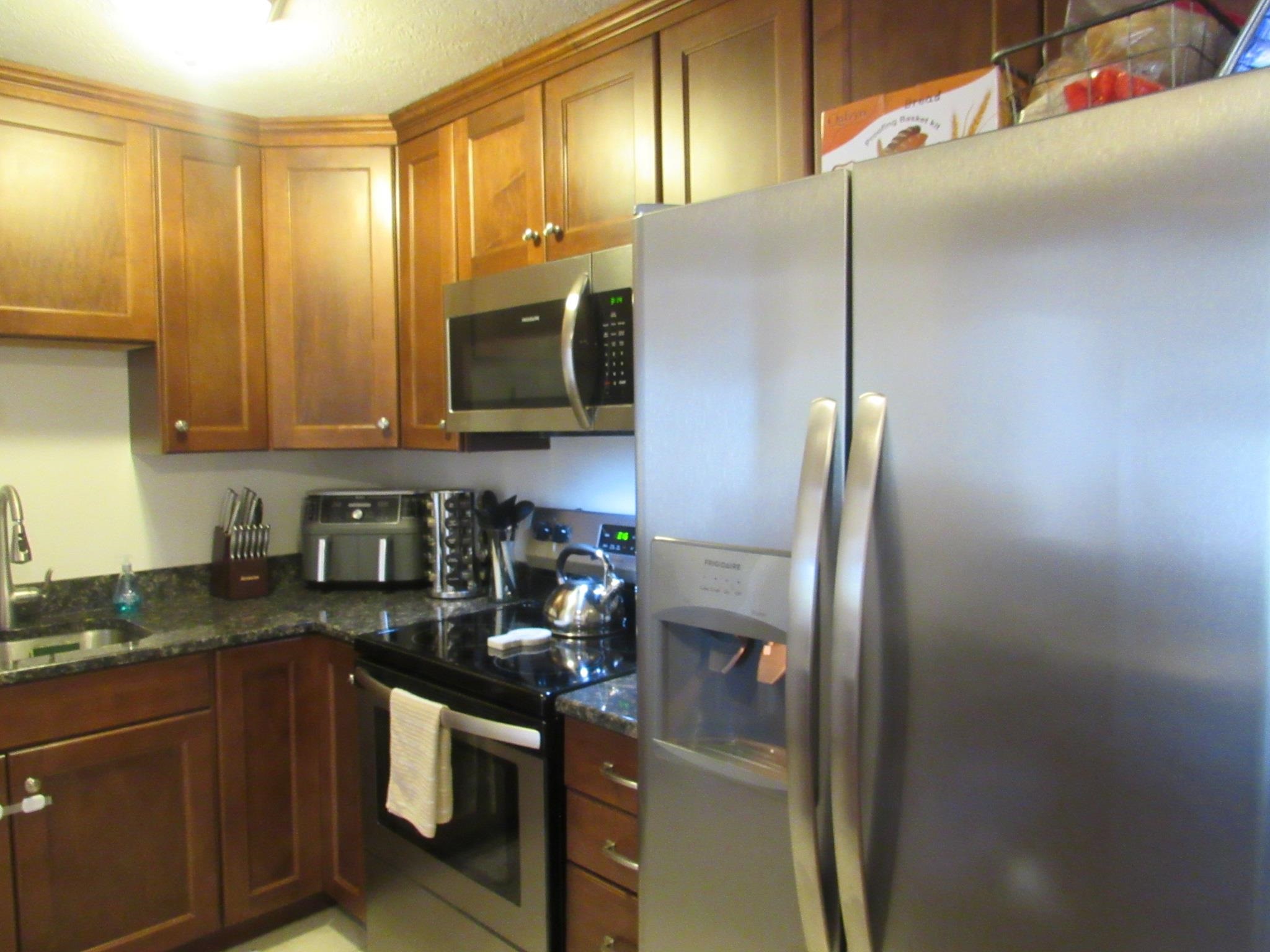 2 Timberwood Dr, Goffstown, NH 03045