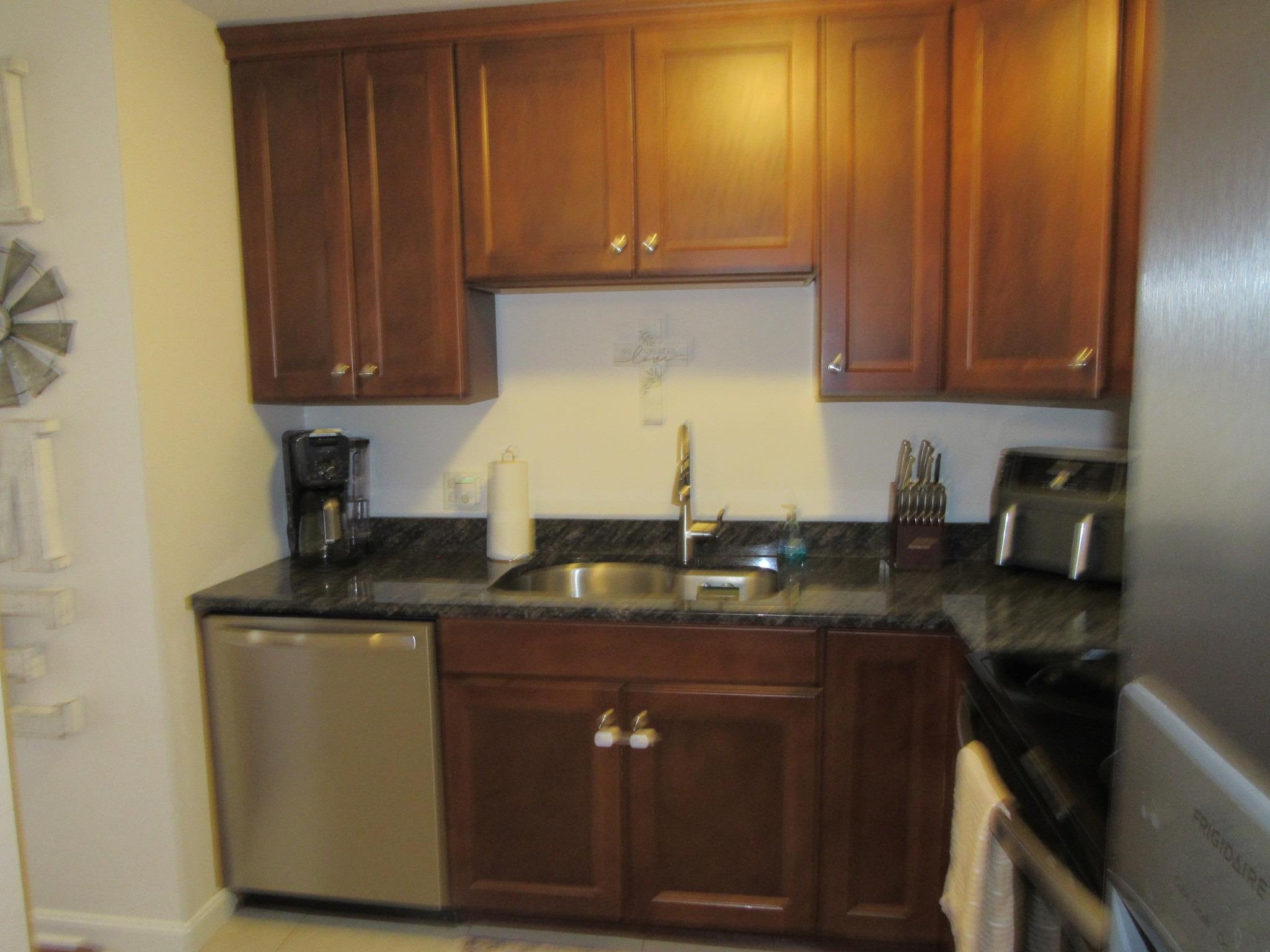 2 Timberwood Dr, Goffstown, NH 03045