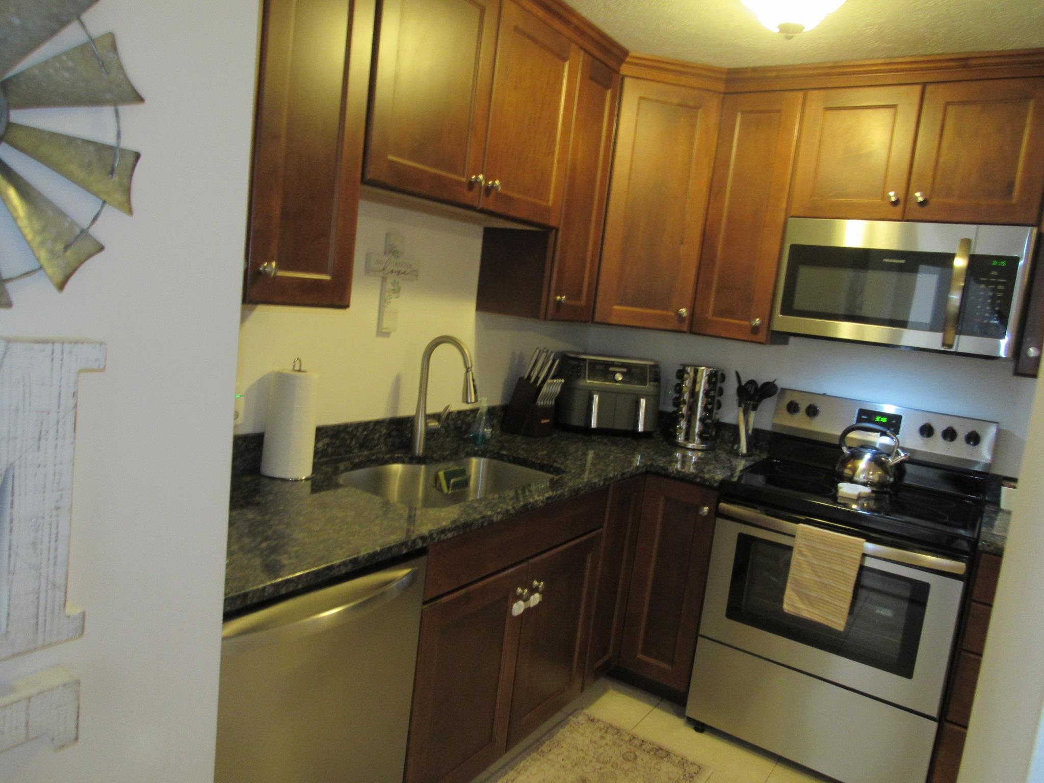 2 Timberwood Dr, Goffstown, NH 03045