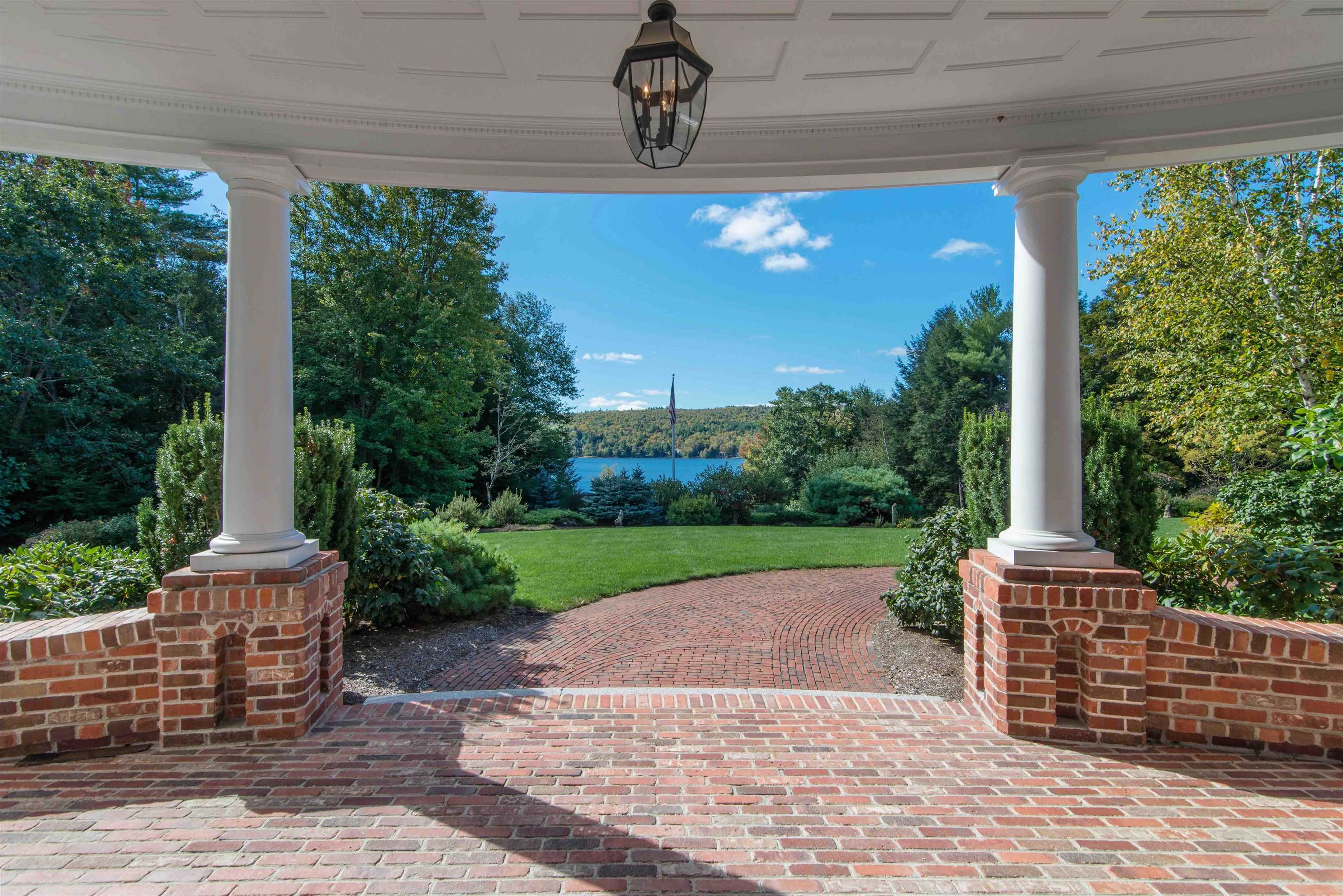 373 Lakeshore Dr, New London, NH 03257