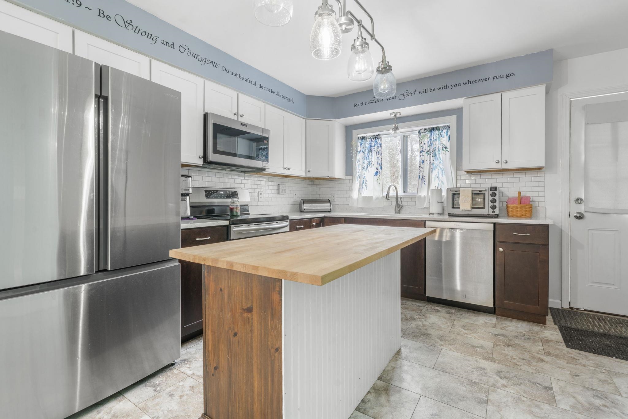 33 Buttercup Ln, Antrim, NH 03440