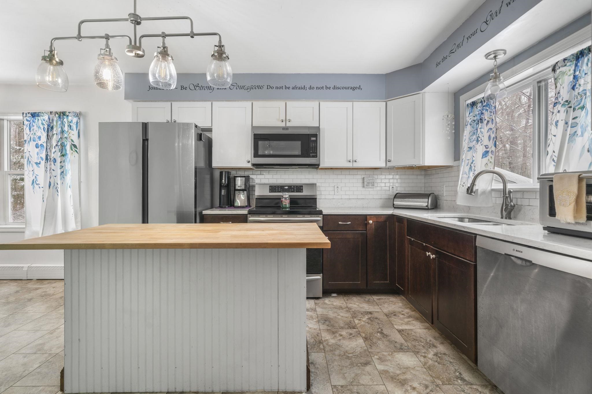 33 Buttercup Ln, Antrim, NH 03440