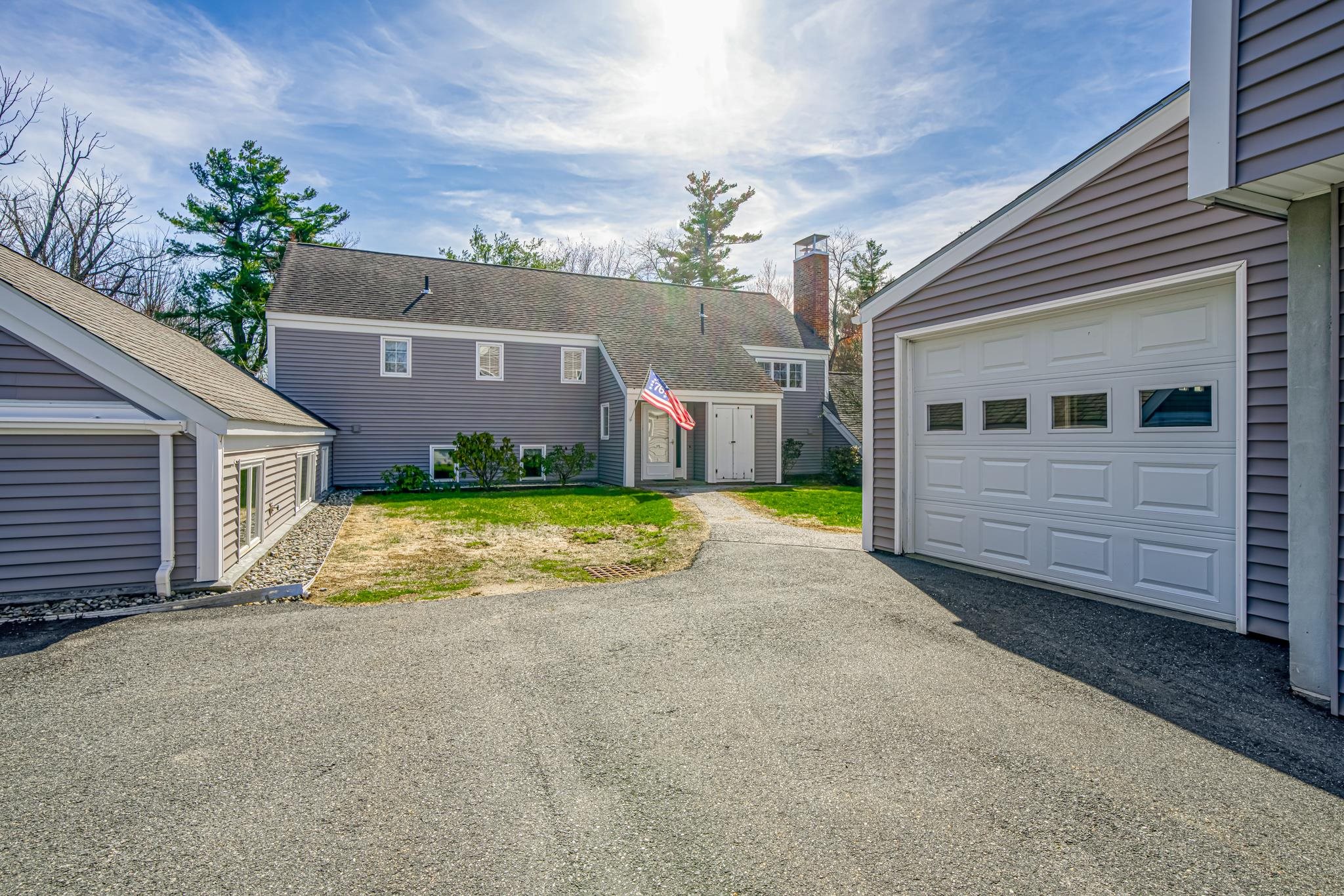 19 Hilltop Pl, New London, NH 03257