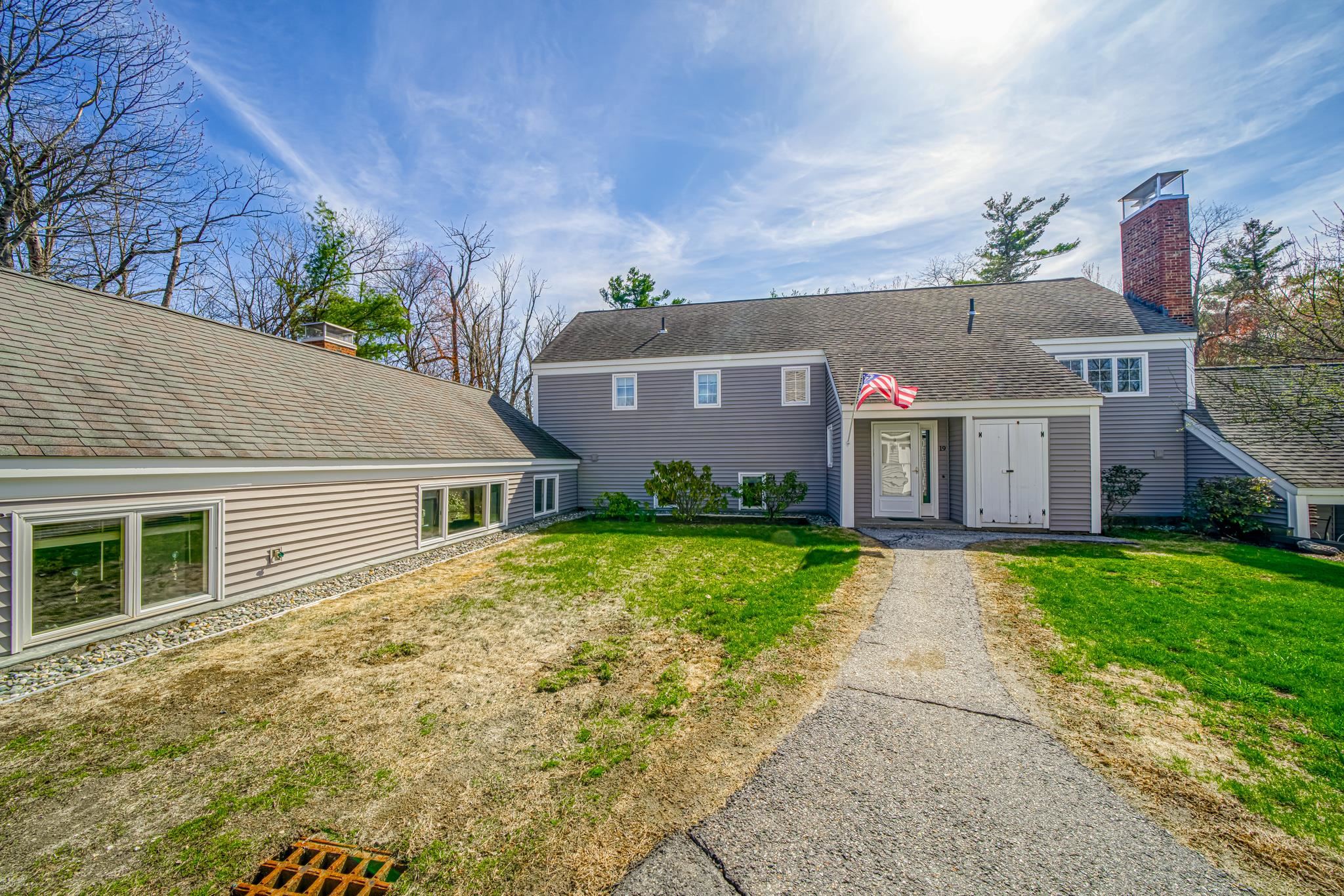 19 Hilltop Pl, New London, NH 03257