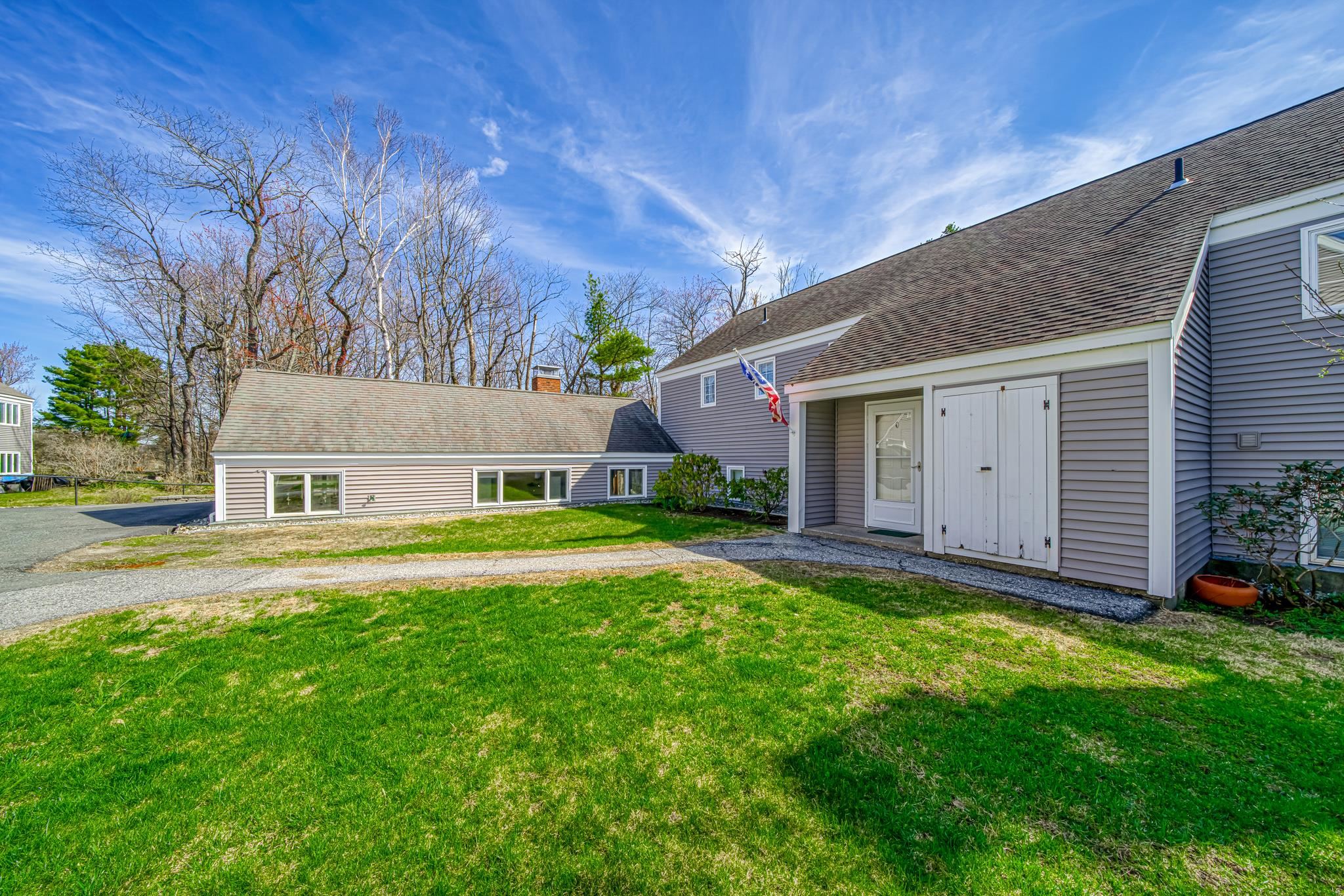 19 Hilltop Pl, New London, NH 03257