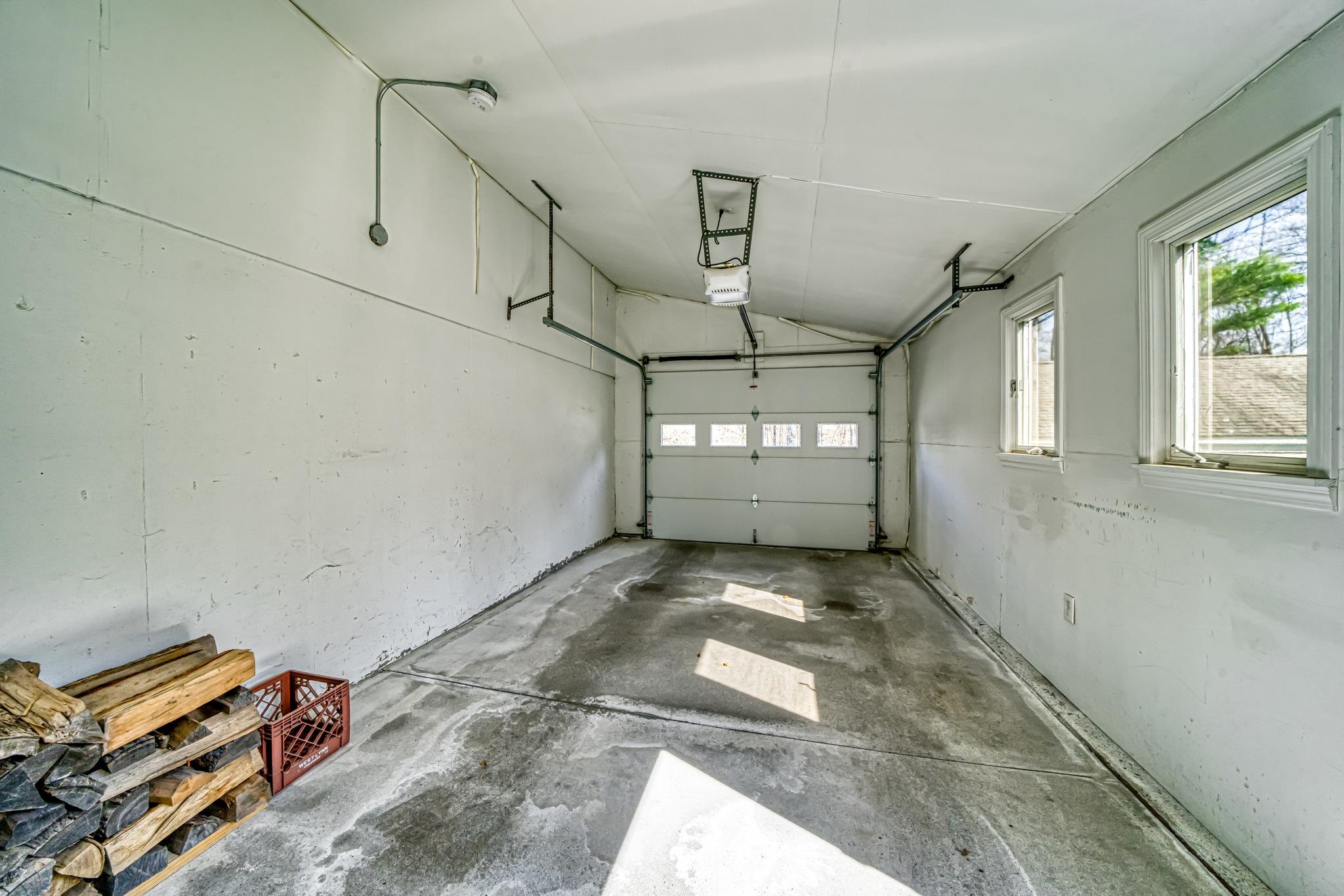 19 Hilltop Pl, New London, NH 03257