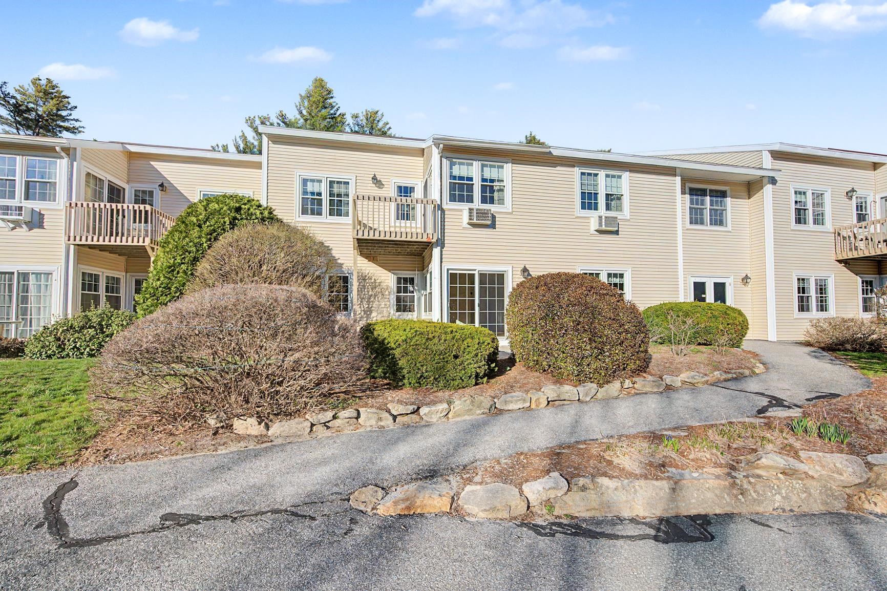 New London NH&nbsp;Condo for sale $$306,000 $340 per sq.ft.