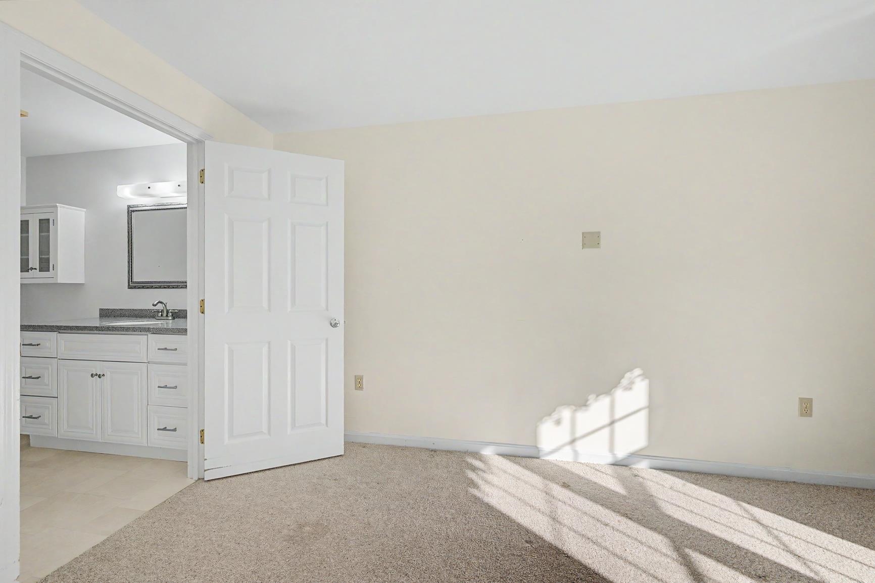 332 Parkside Rd, New London, NH 03257